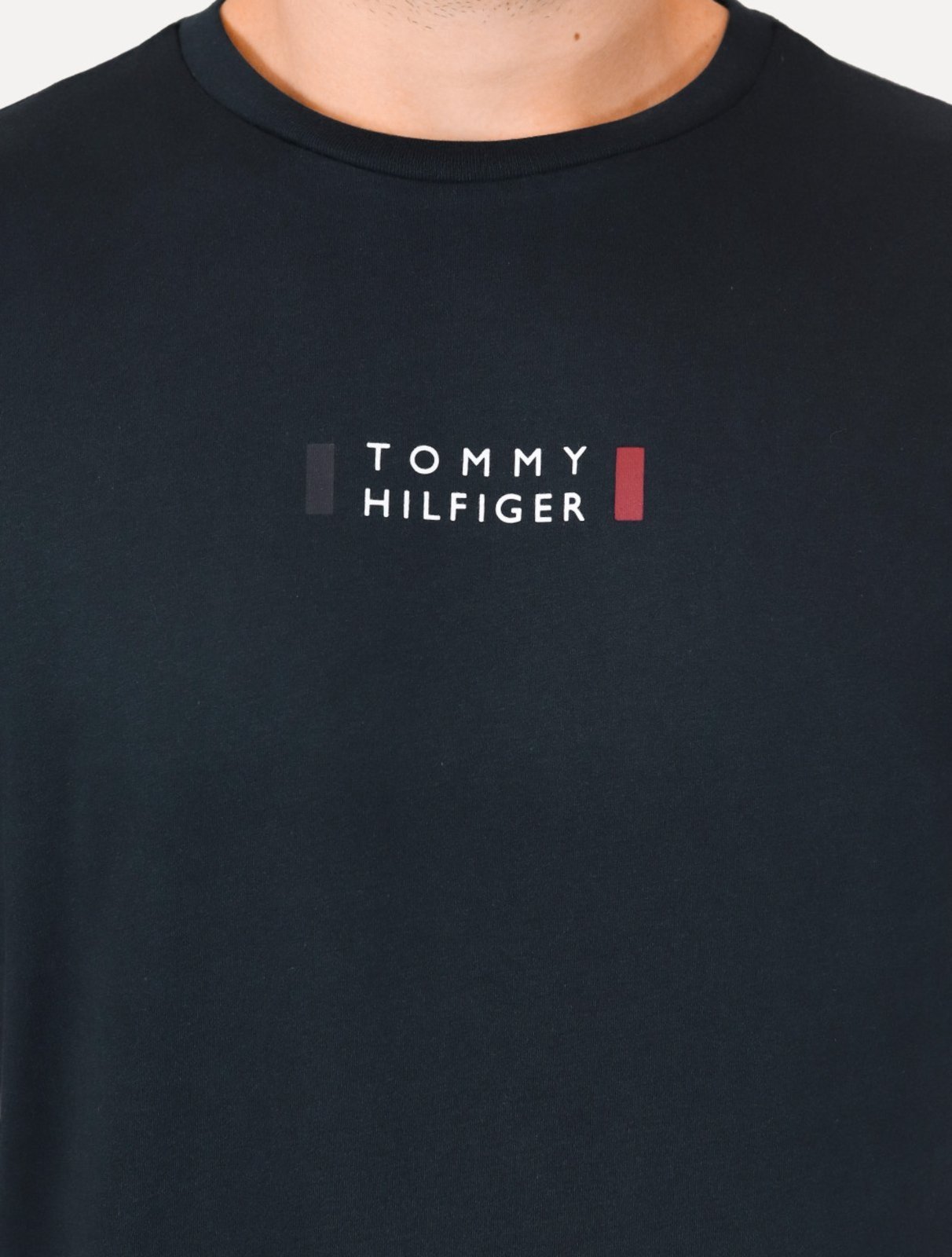 Vista 3 Camiseta Tommy Hilfiger Masculina Stack Center Brand Love Print azul marinho Tommy Hilfiger azul marinho