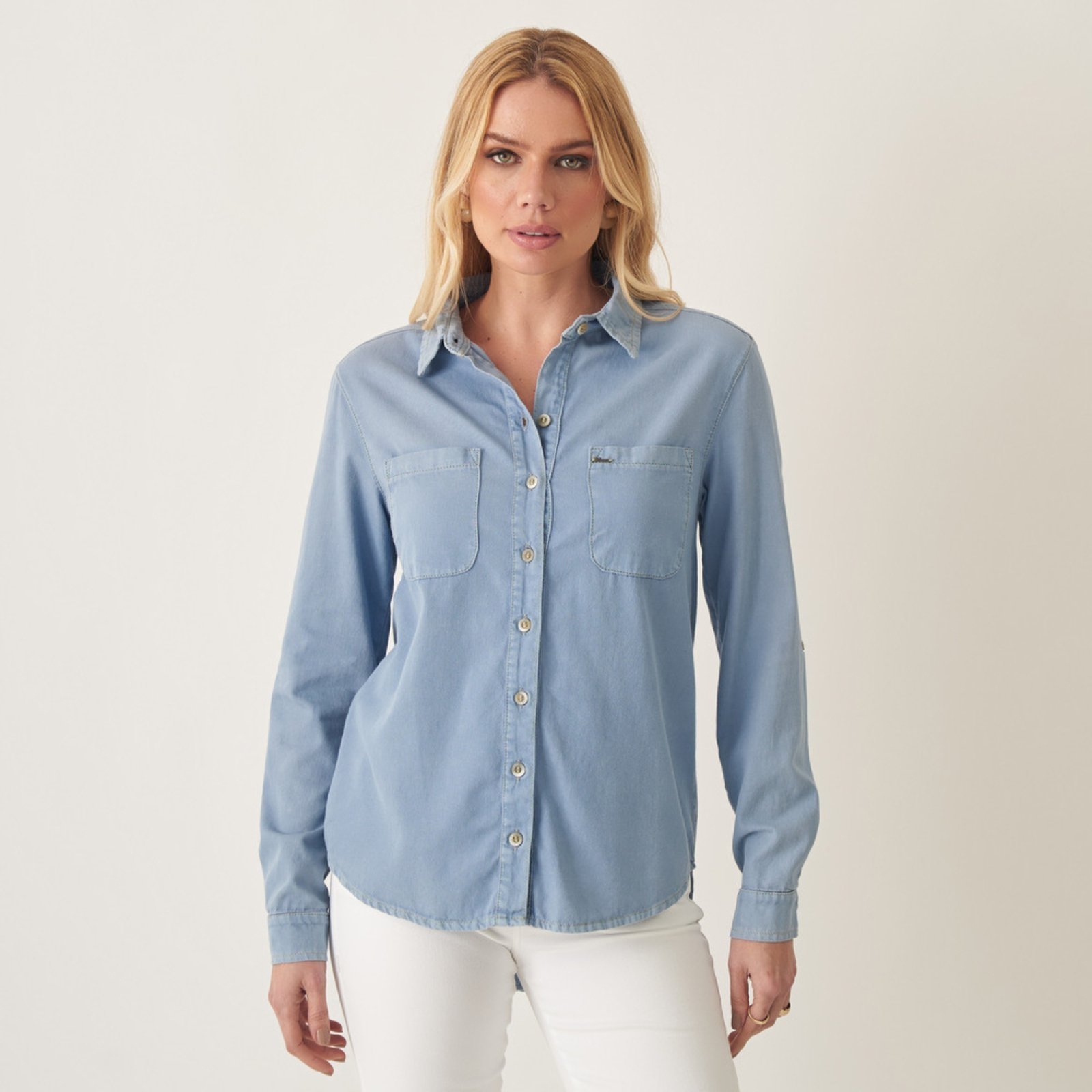 Camisa Jeans Reta com Bolsos Frontais