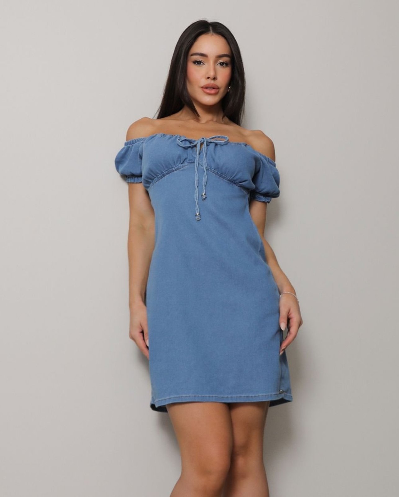 Vestido Jeans Curto Feminino com Mangas Bufantes 24926 Média Consciência