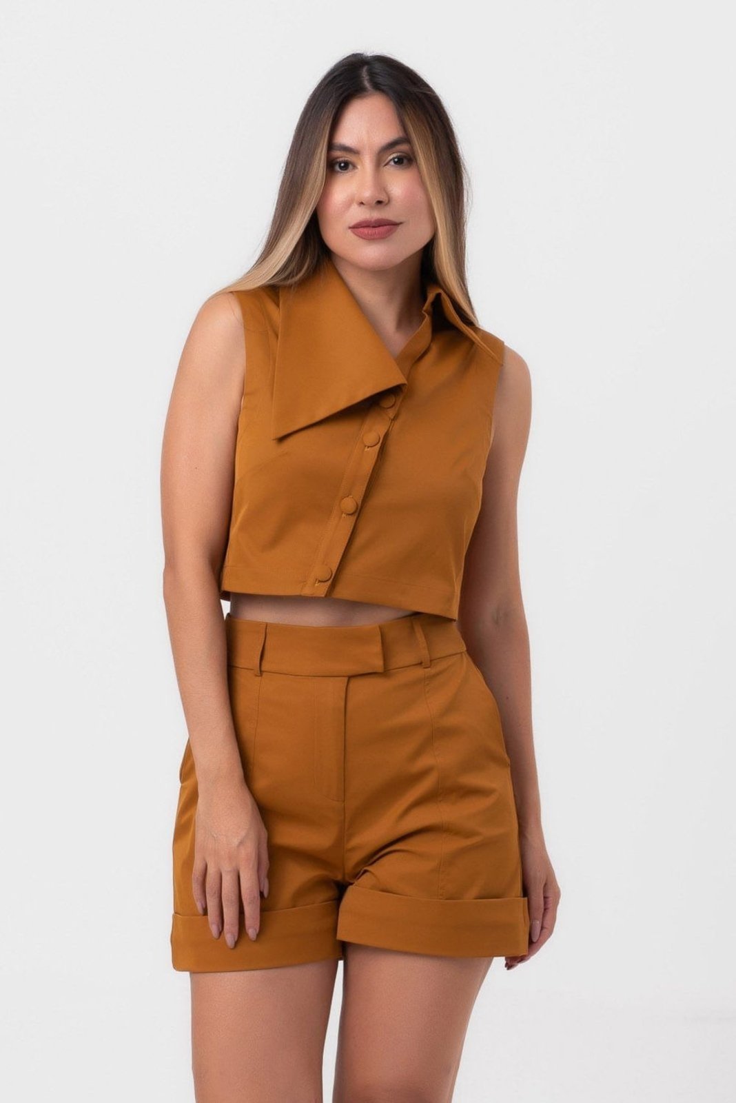 Blusa gola assimétrica marrom labrava