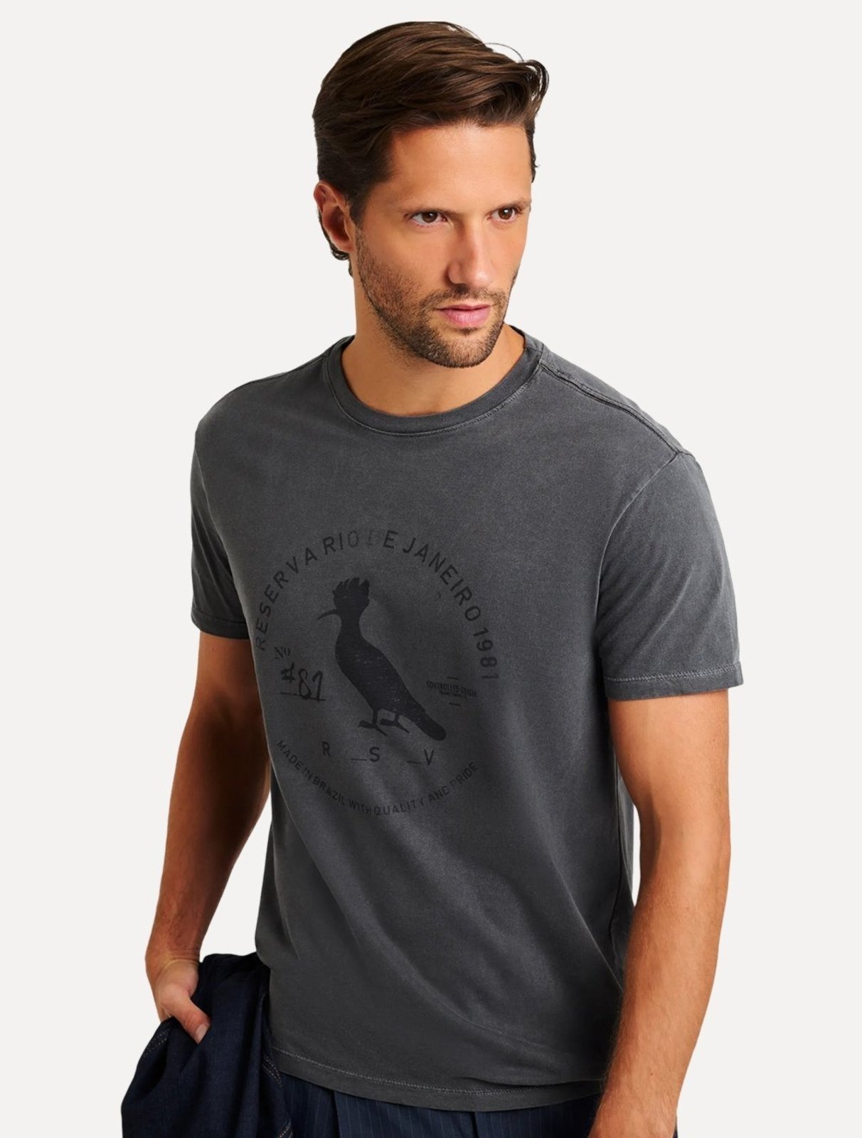 Camiseta Reserva Masculina Carimbo Gaze Stoned Chumbo