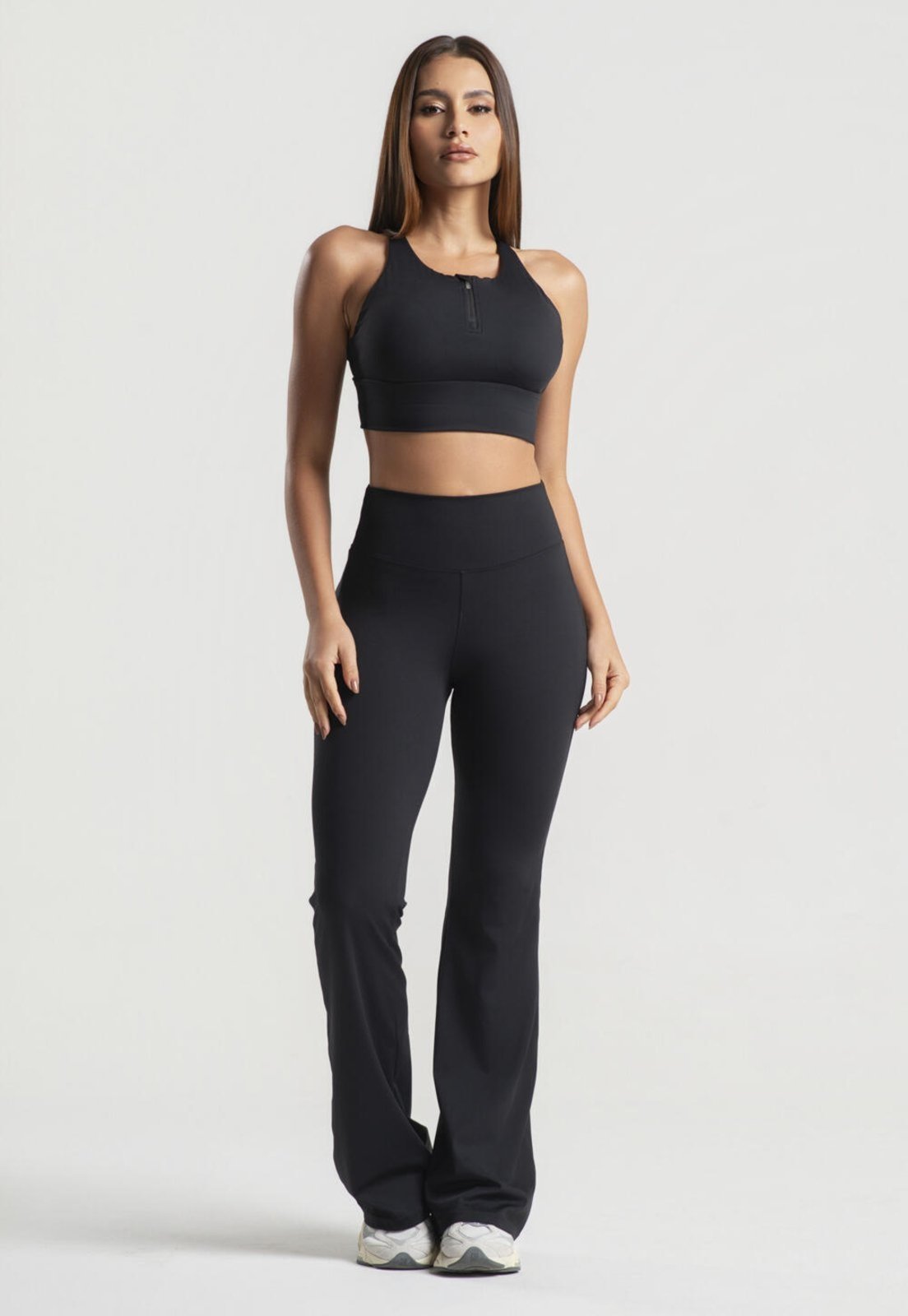 Calça Flare Fitness Poliamida Com Recortes Preta Wemood Cl008-001 Preto