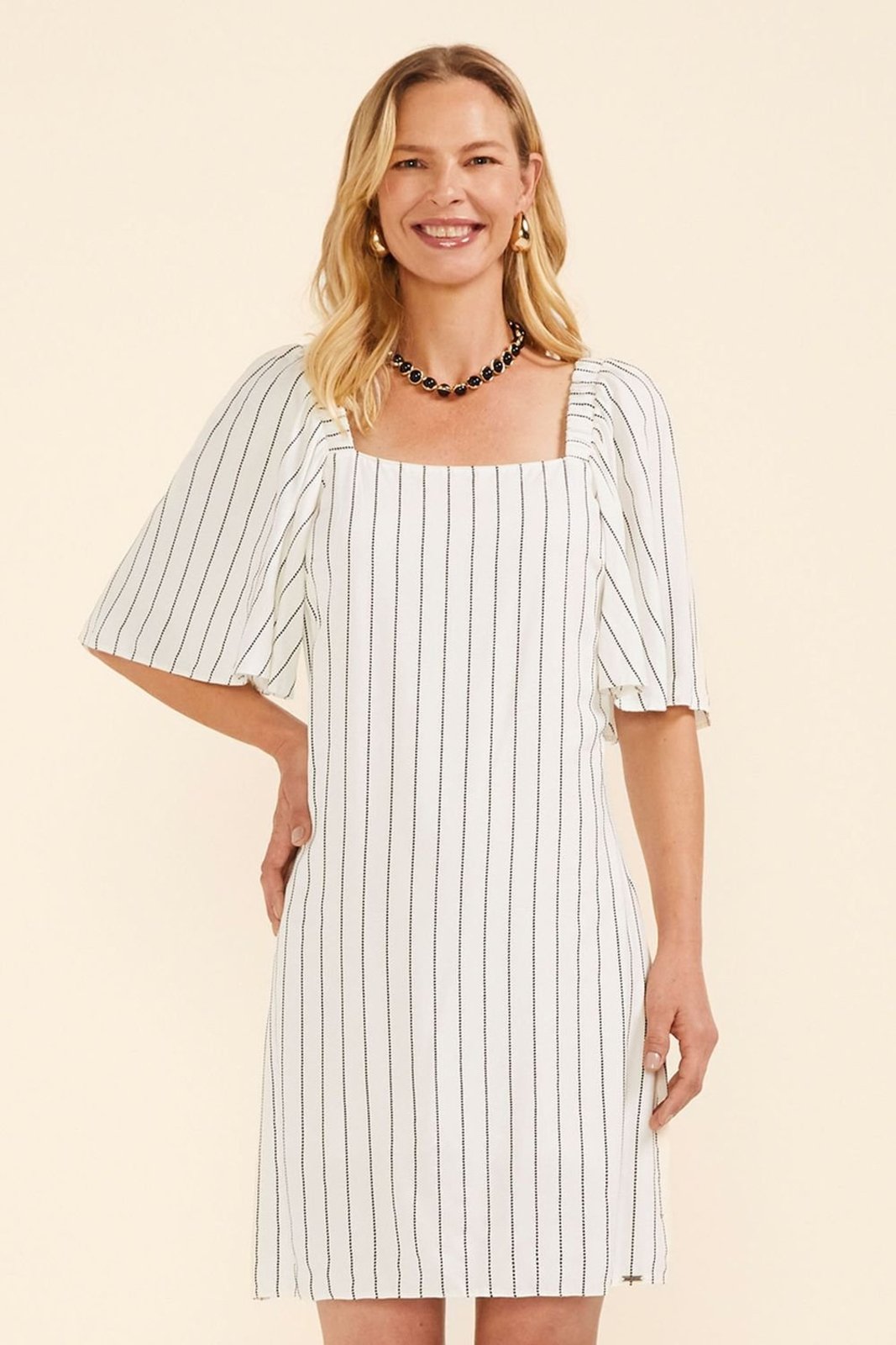 Vestido Curto Feminino Listrado Lurex Marialícia Bege