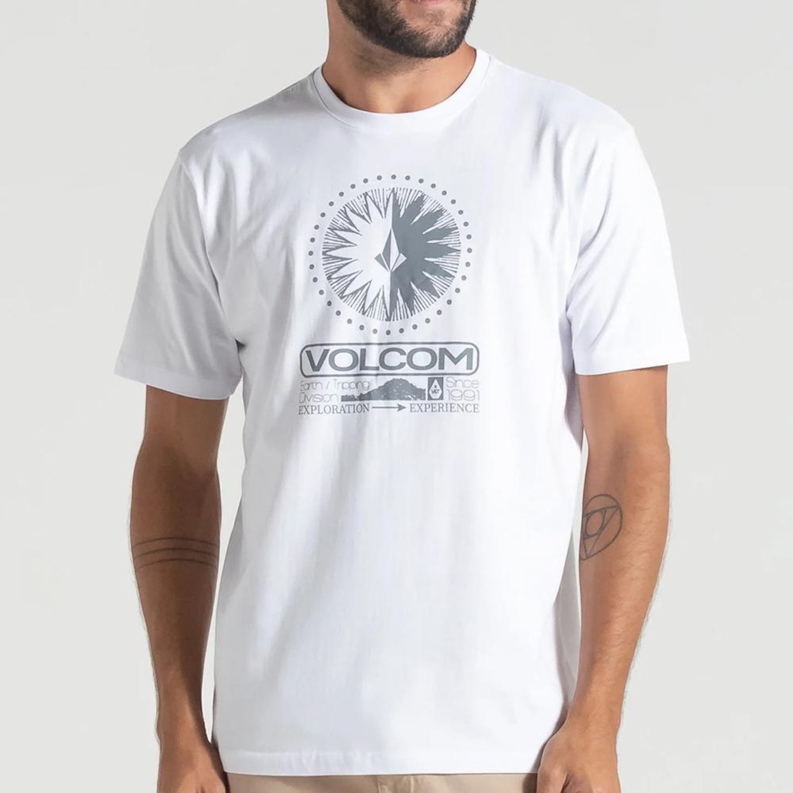 Camiseta Volcom Out There WT25 Masculina Branco