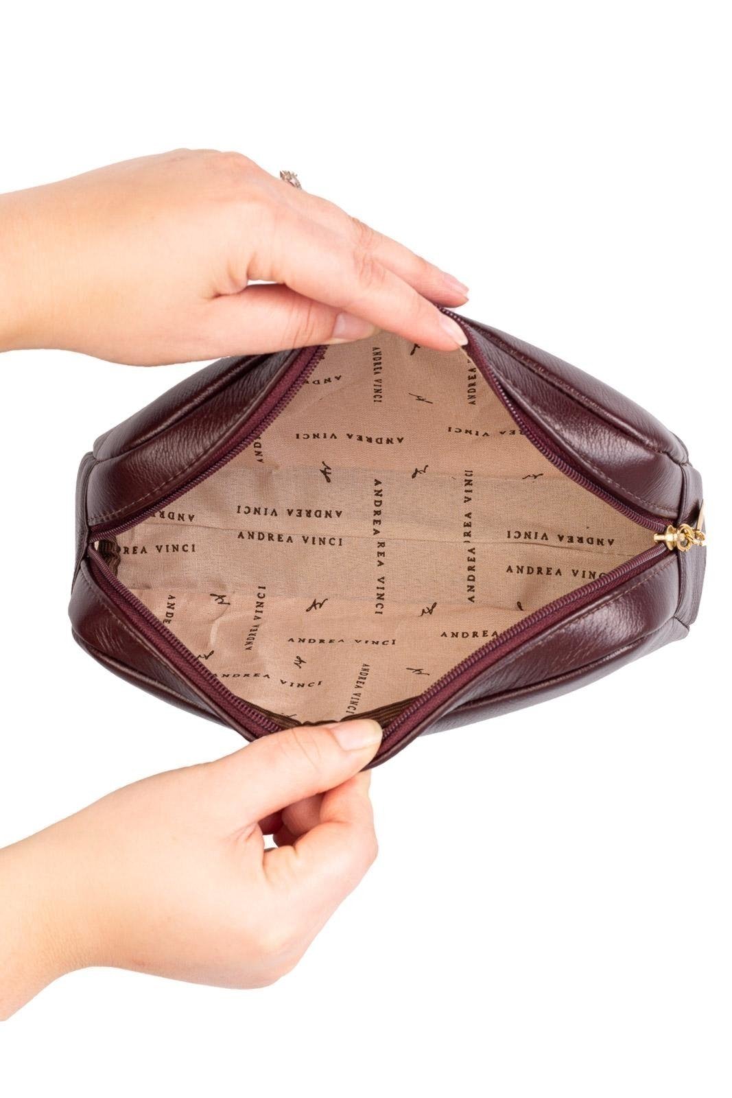 Vista 3 Necessaire de couro liso Adriana 12x23x6cm - Marsala Andrea Vinci bordô Andrea Vinci bordô