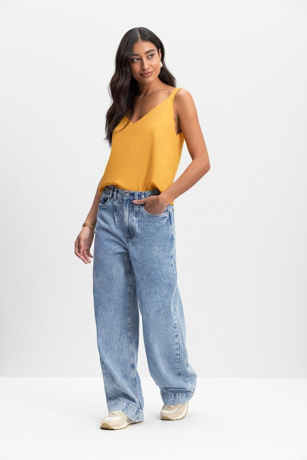 Vista 2 Calça jeans wide leg feminina Essendi azul azul