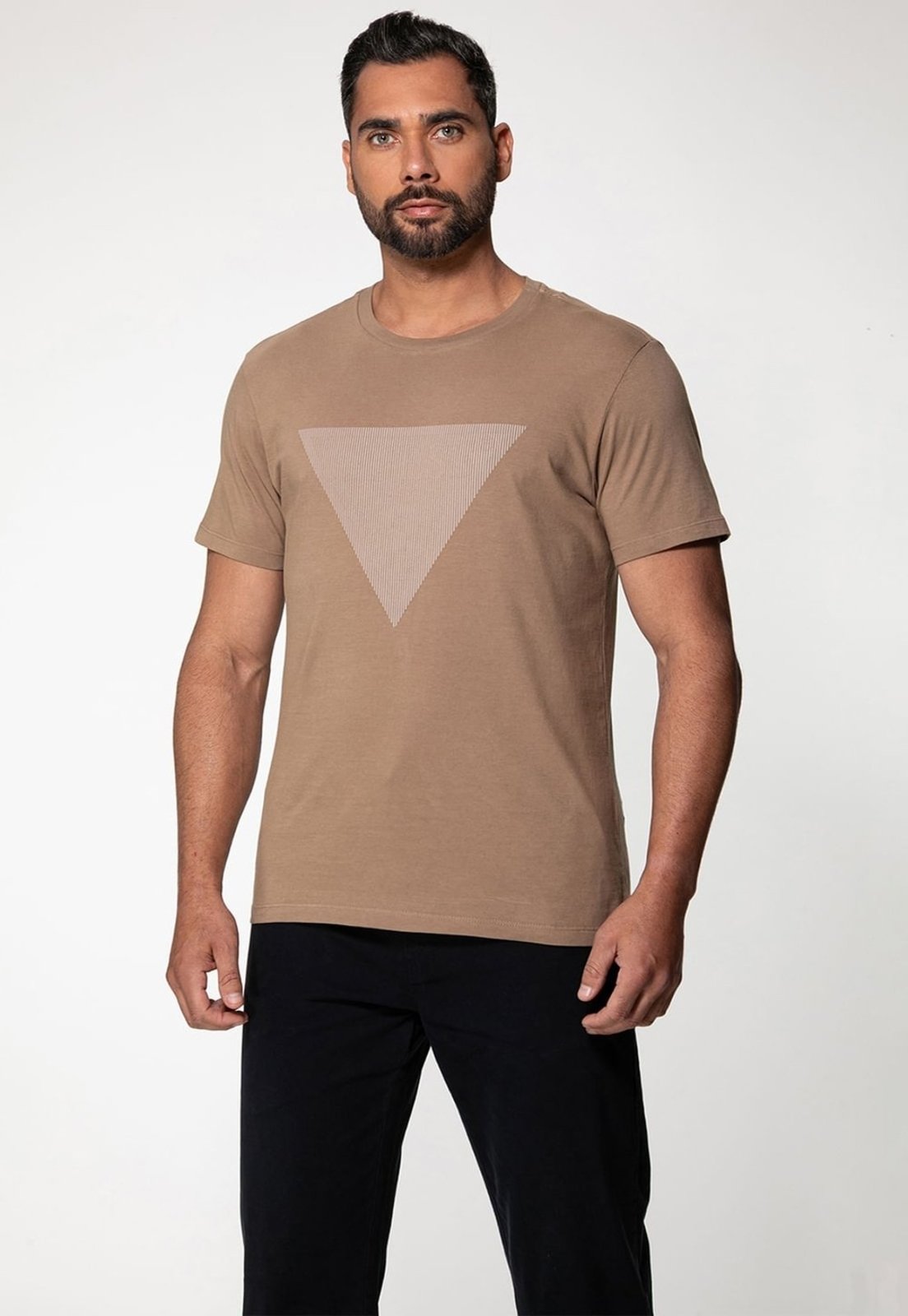 Camiseta Guess Logo Holográfico Marrom