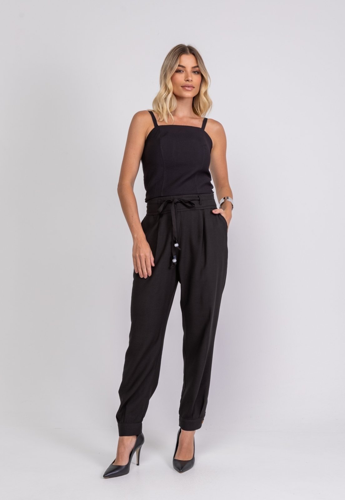 Calça de Alfaiataria com Pregas e Amarração Preto
