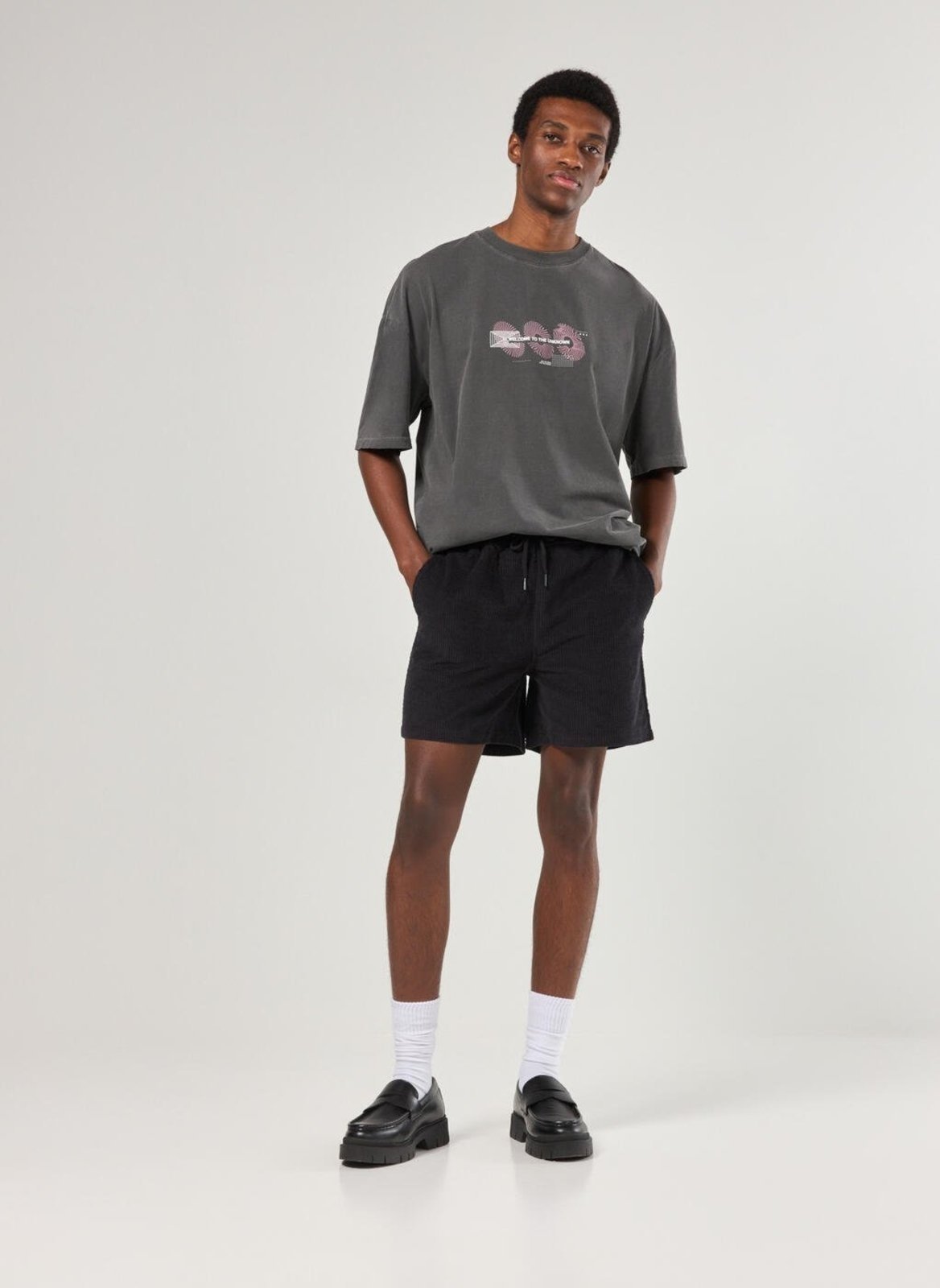 Bermuda Short Em Veludo Cotelê