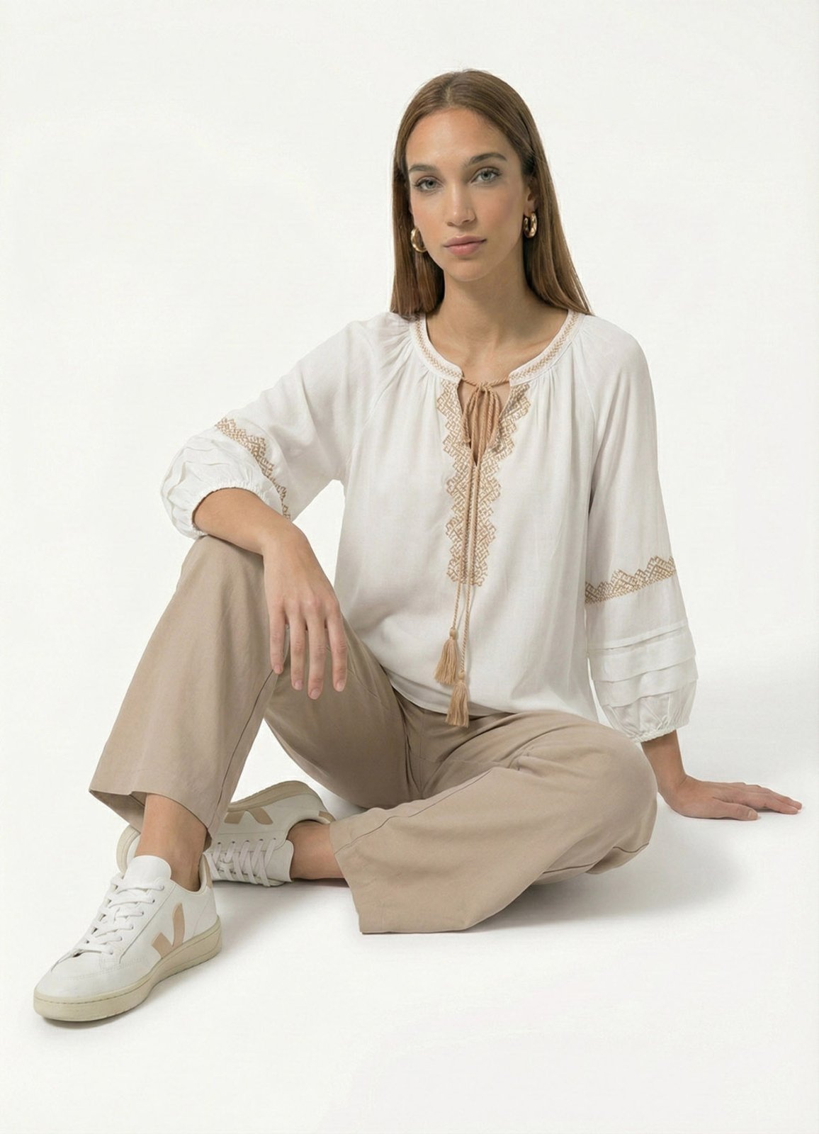 Vista 3 Blusa Branca e Bege Bordada Manga 3/4 Viscose Sob branco SOB branco