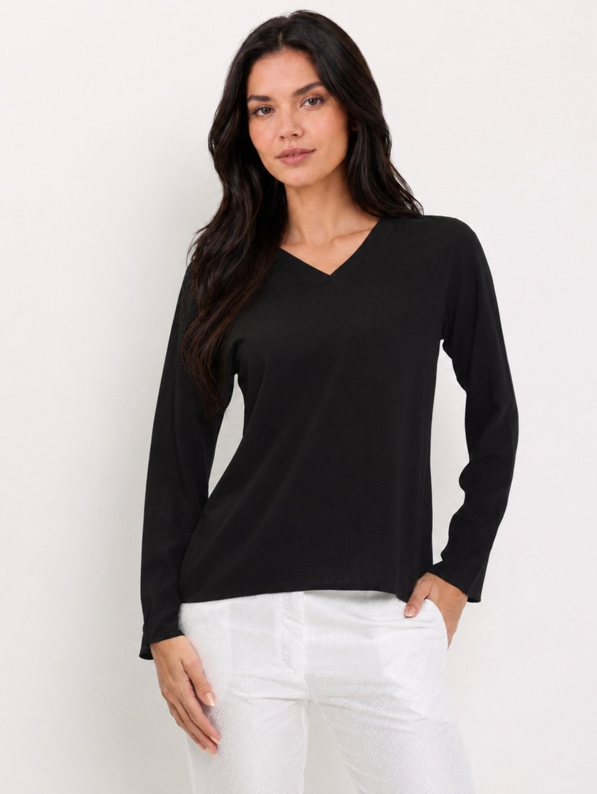 Blusa Feminina Pompier em Viscose Manga Longa com Decote V Preto