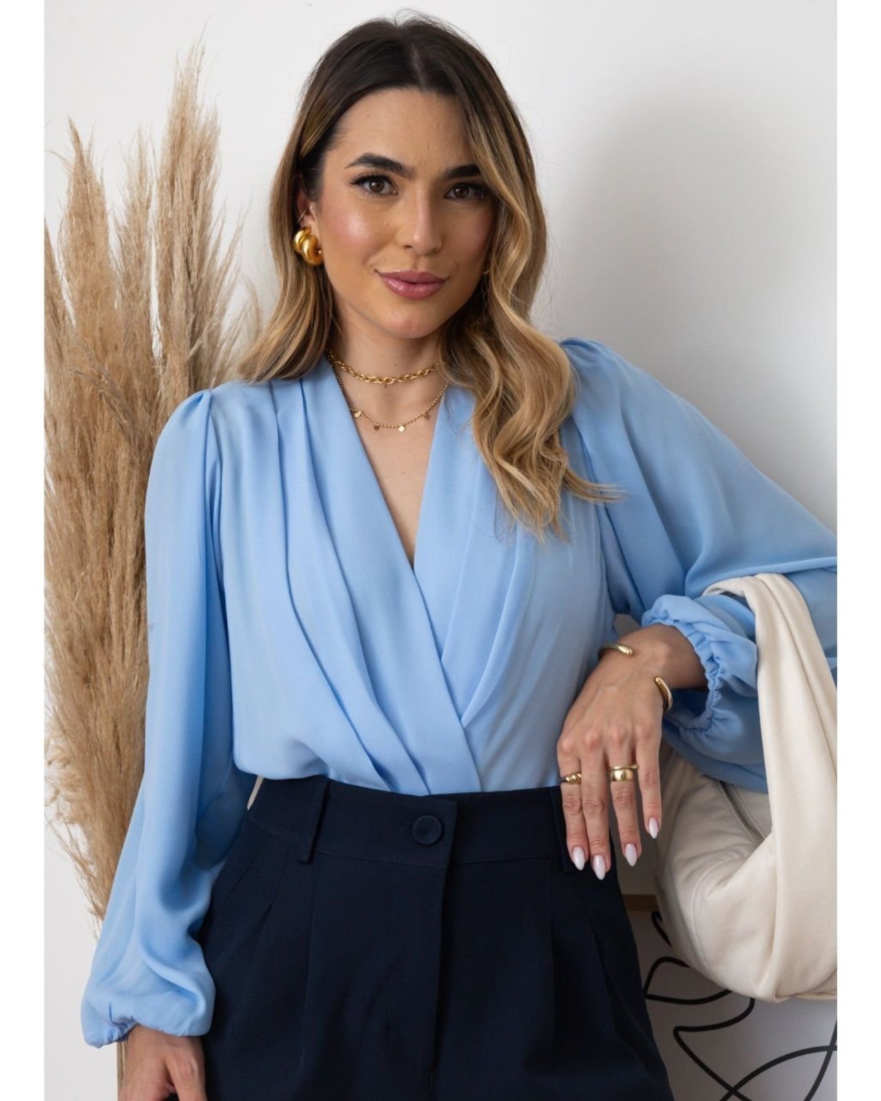 Body MOS Feminino Azul Claro em Crepe com Manga Bufante com Decote Transpassado Sem Bojo – Mariana Olympio
