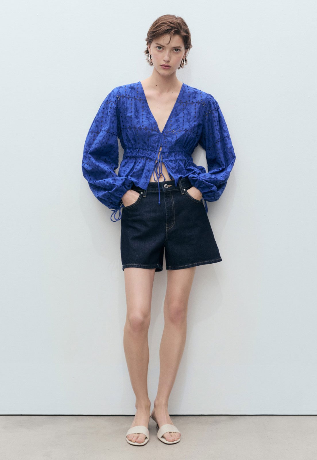 Camisa Feminina Mango Bordada Floral Azul Royal