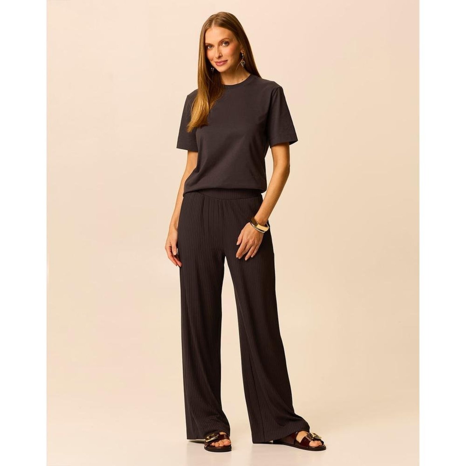 Calça Básica Feminina Wide Leg Bolso-Faca Em Malha Viscose Canelada