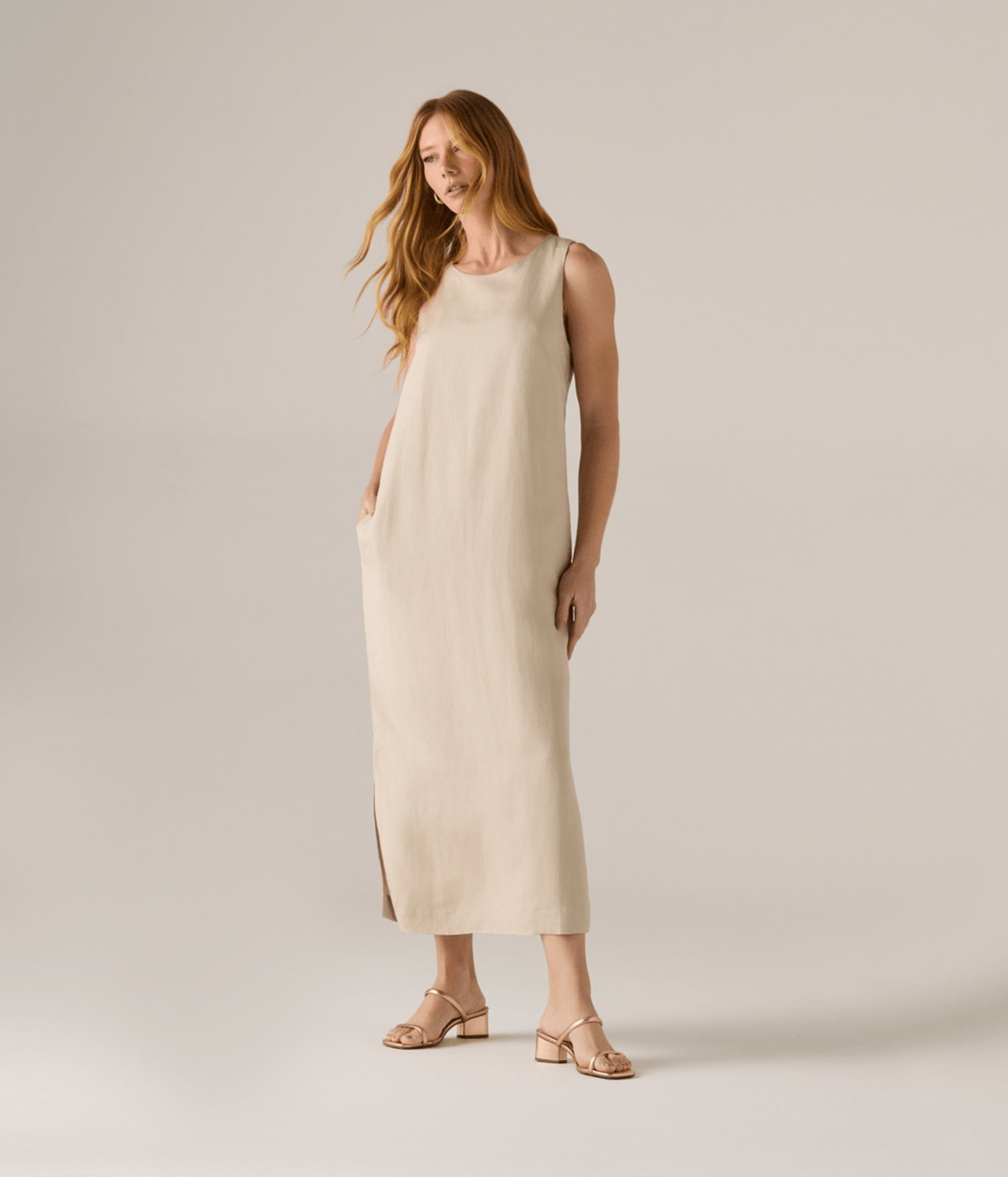 Vestido Makenji Regatao Com Bolsos Laterais Feminino Bege Medio