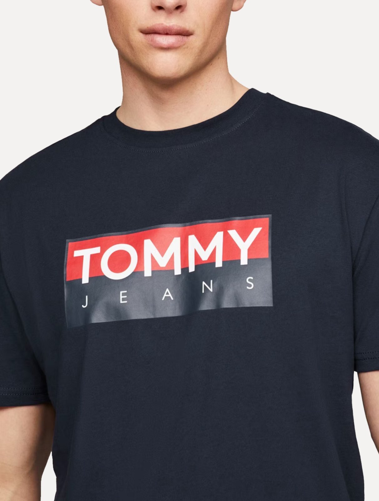 Vista 3 Camiseta Tommy Jeans Masculina Regular Entire Logo azul marinho Tommy Jeans azul marinho