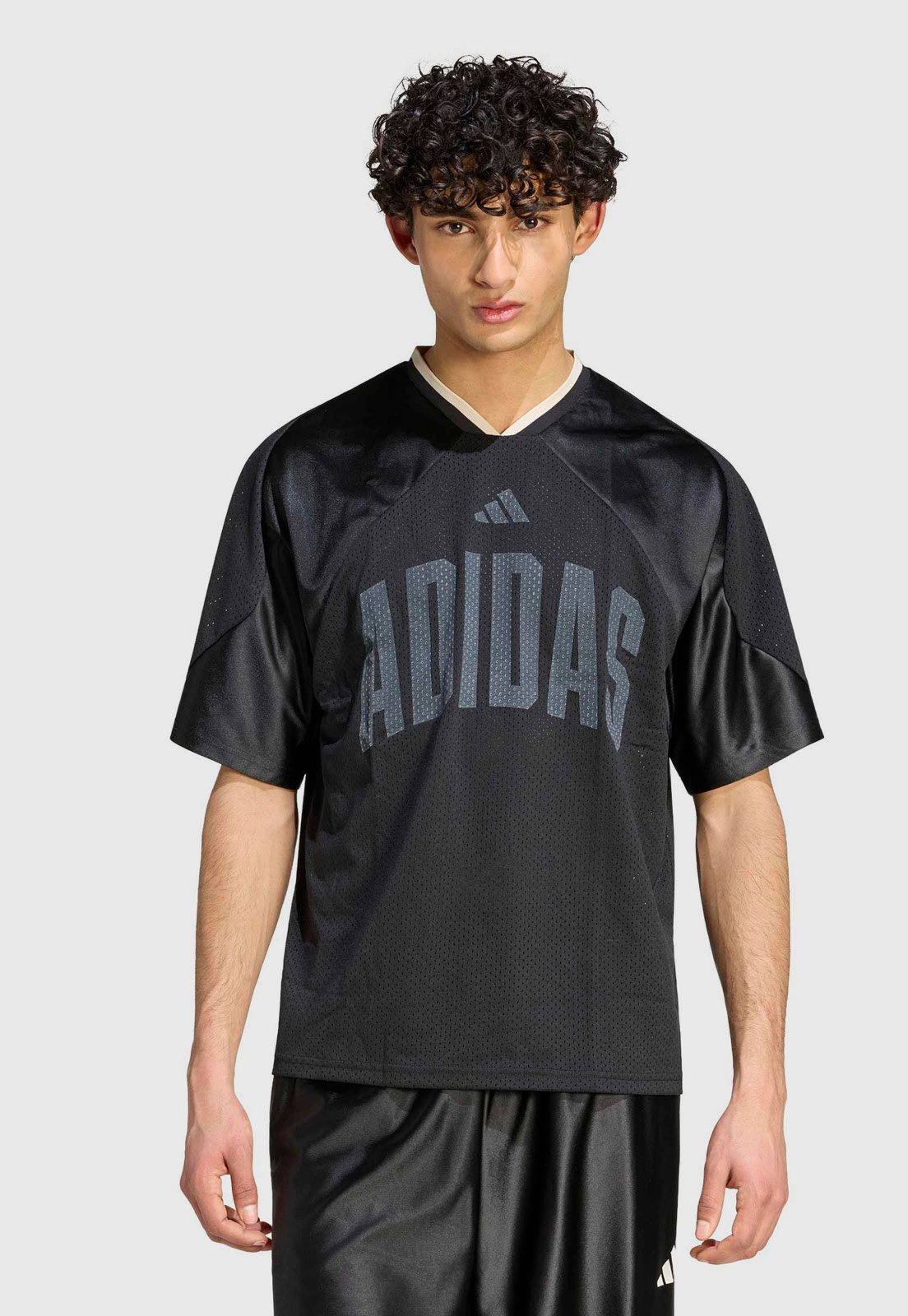 Camiseta Masculina adidas Sportswear Logo Preta