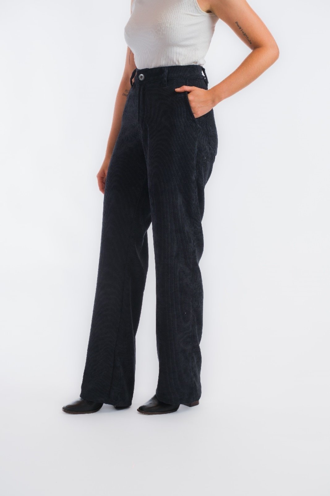 Calça Wide Leg Aero Jeans Veludo Cotelê Preta