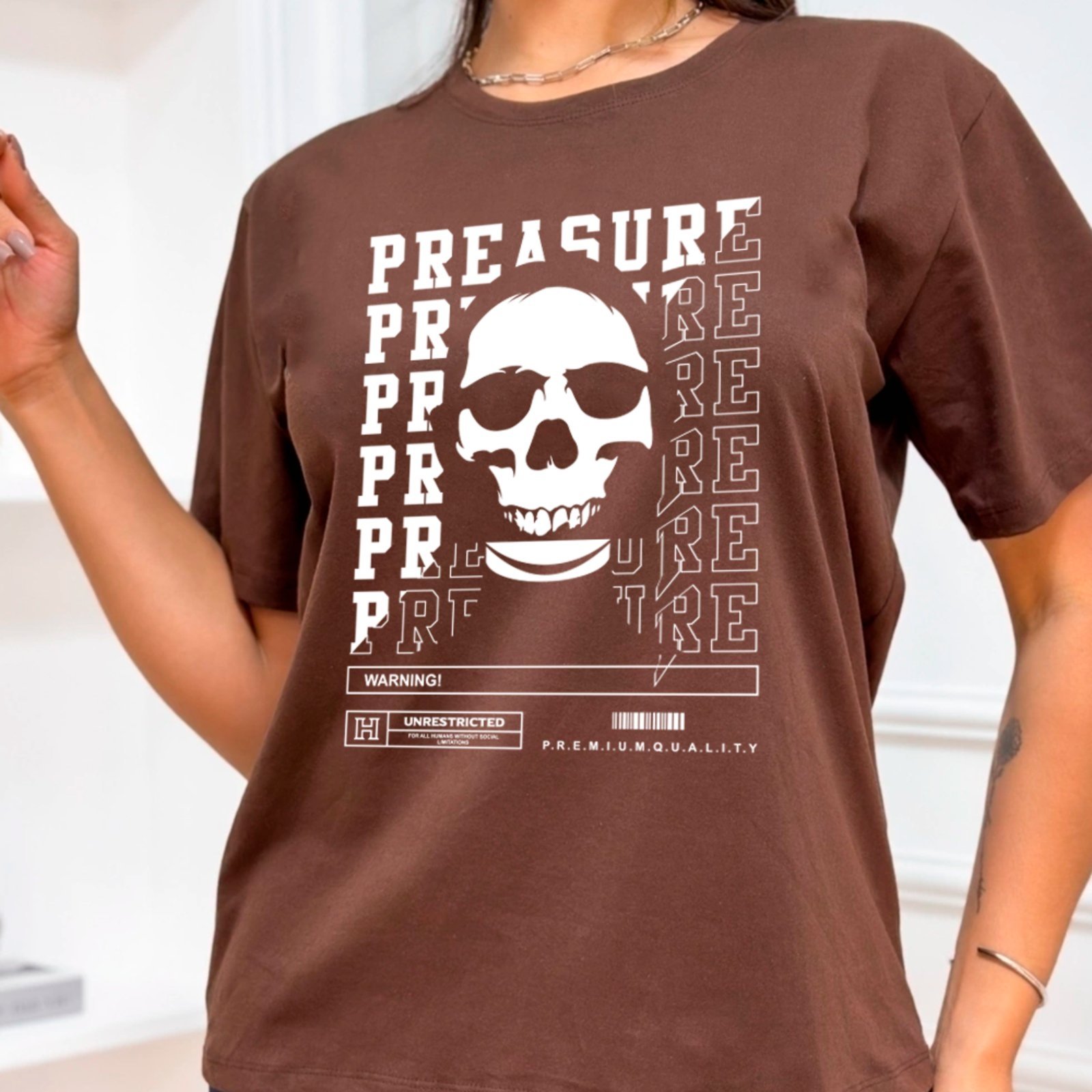 Vista 2 Camiseta Ousy Streetwear Pleasure Skull Oversized Unissex marrom ousy marrom