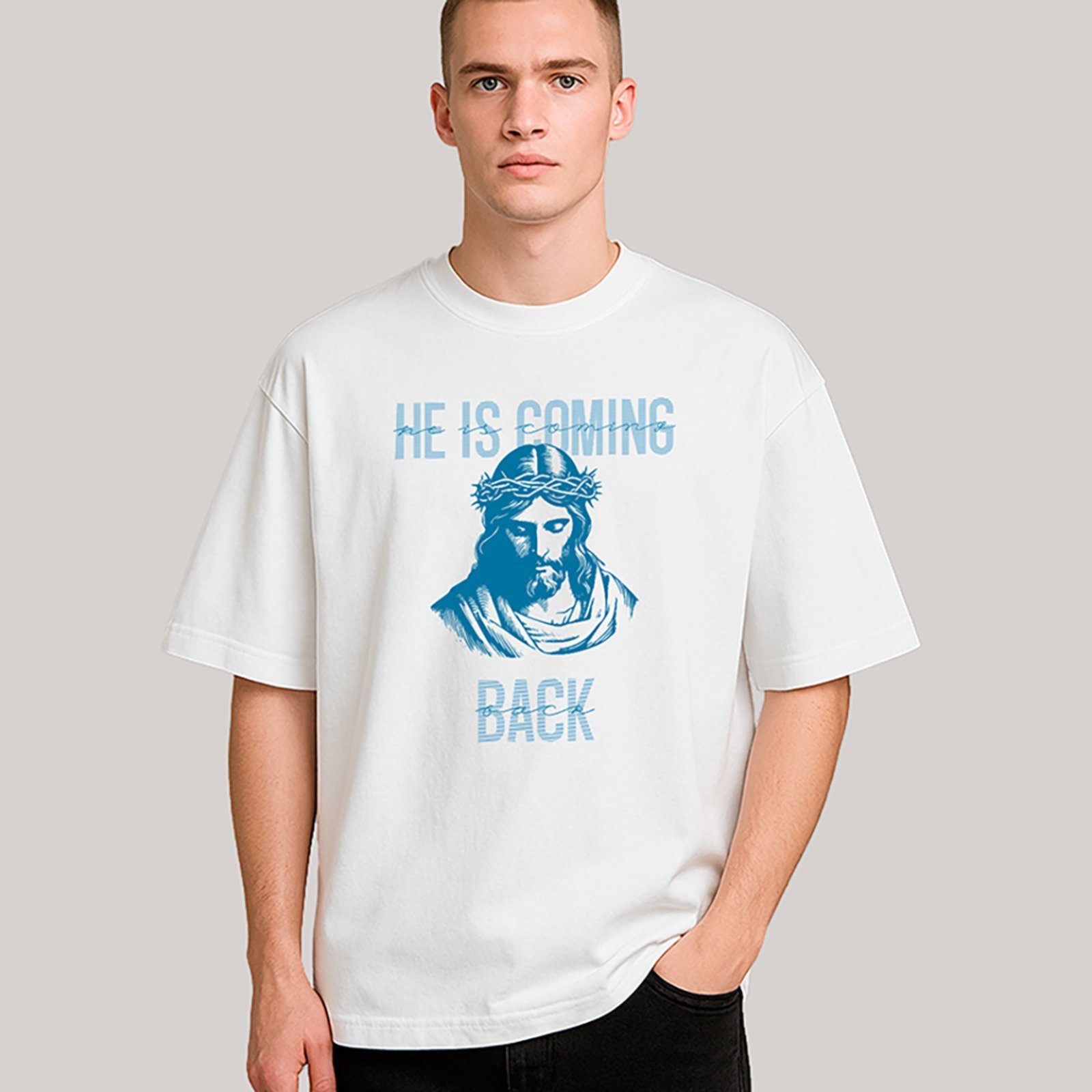 Camiseta Unissex Ousy Cristã He Is Coming Back Oversized Branco