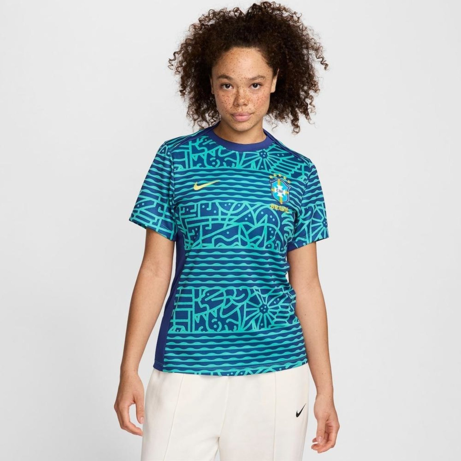 Camiseta Nike Brasil Pré Jogo Dri-FIT Academy Pro Feminina