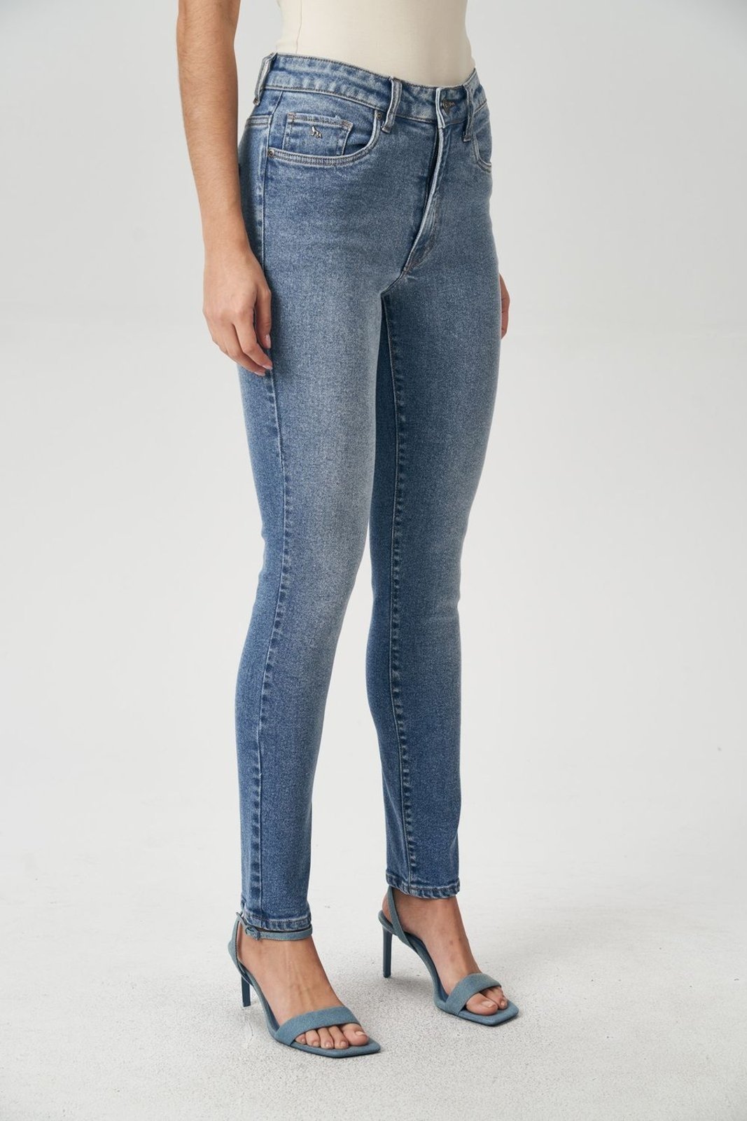 Calça Jeans Skinny Fit Feminina Acostamento