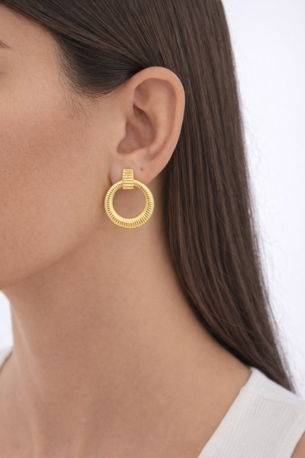 Vista 3 Brinco Aro Banhado a Ouro 18k Alexandra Michelassi Semijoias prata Alexandra Michelassi Semijoias prata