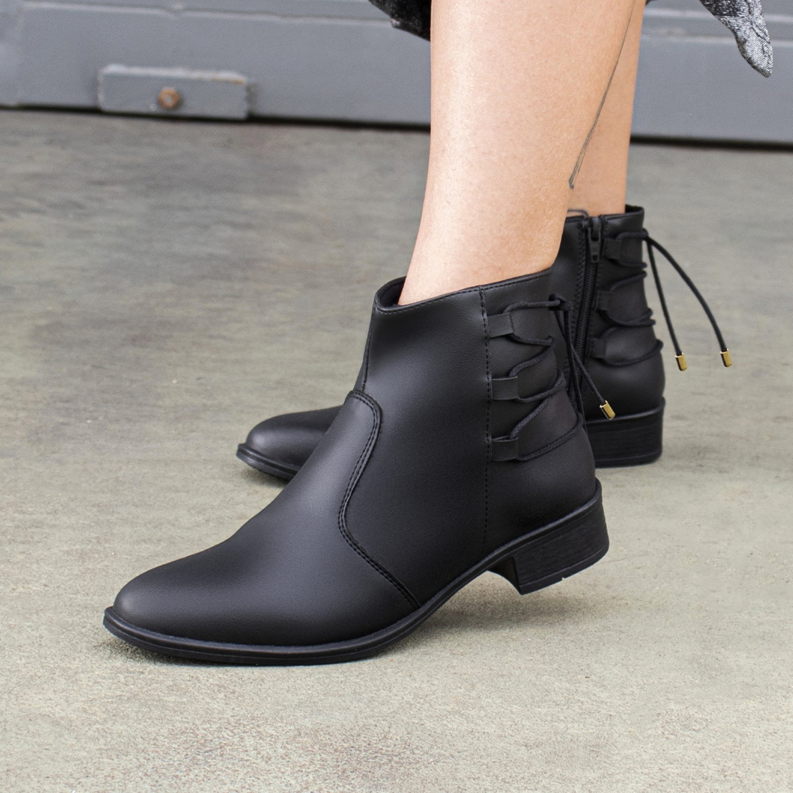 Bota Feminina Cano Curto Salto Baixo Lisa Confortável Moda