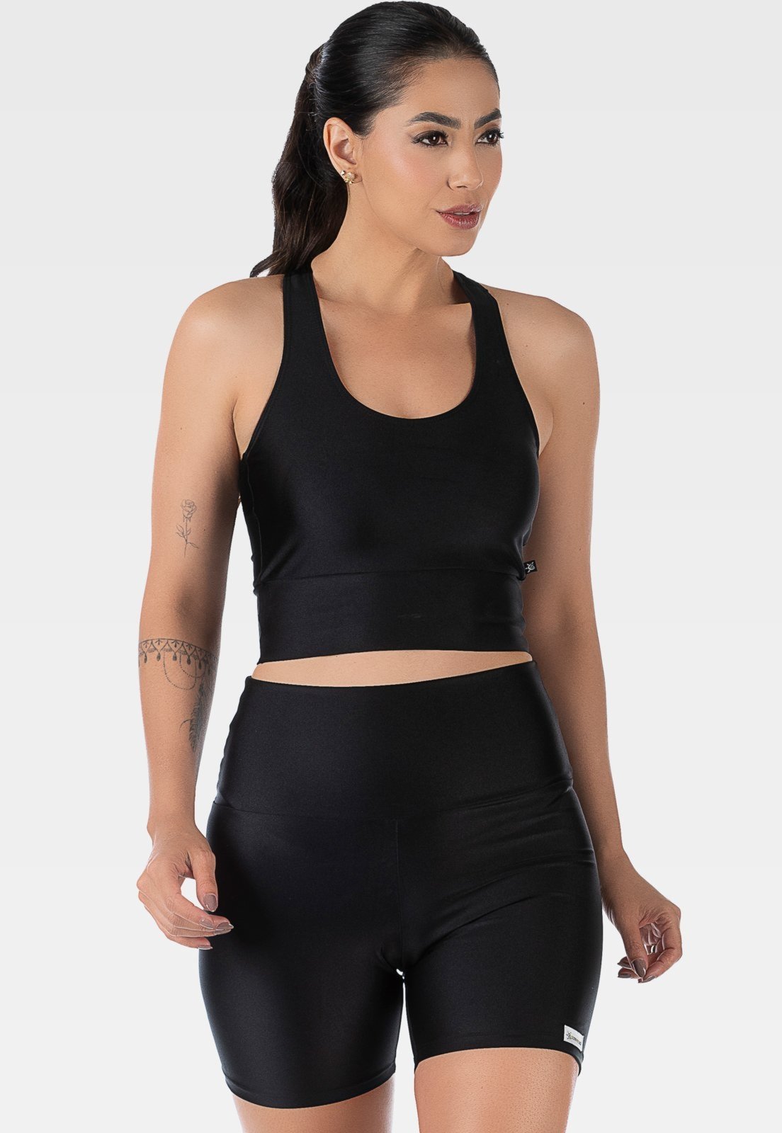 Vista 2 Conjunto Fitness Cirrê Short e Top Summer Soul verde Summer Soul verde