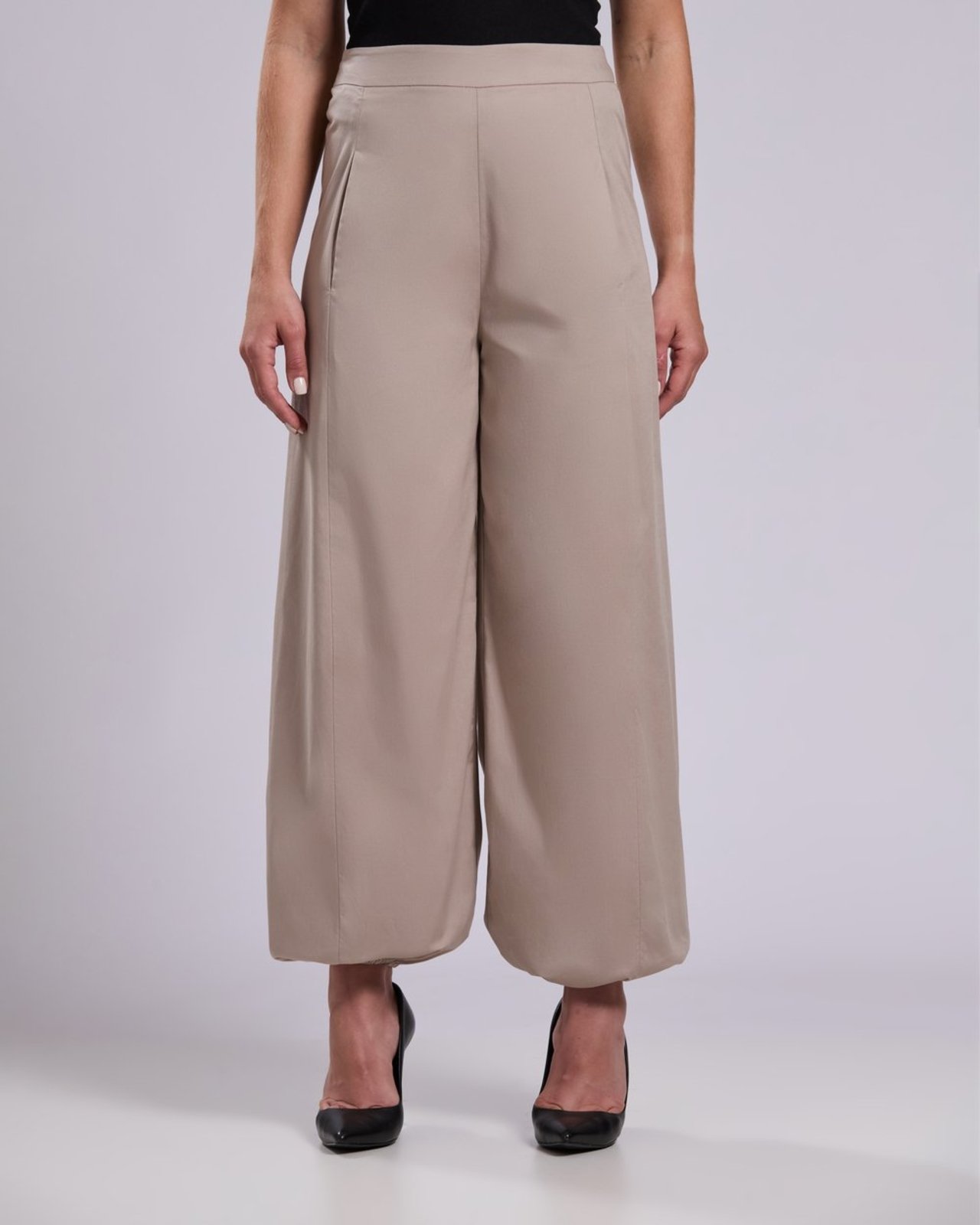 Calça Alladin com Bolsos Letícia Caqui