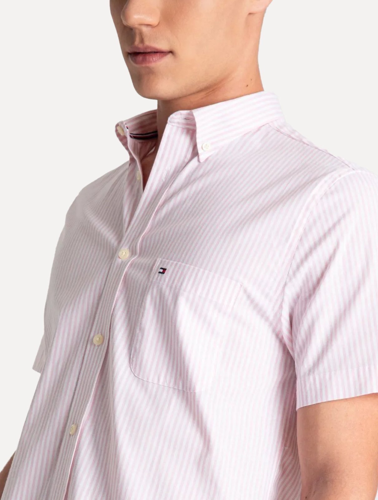 Vista 3 Camisa Tommy Hilfiger Masculina Manga Curta Regular Listrada Oxford Claro rosa Tommy Hilfiger rosa