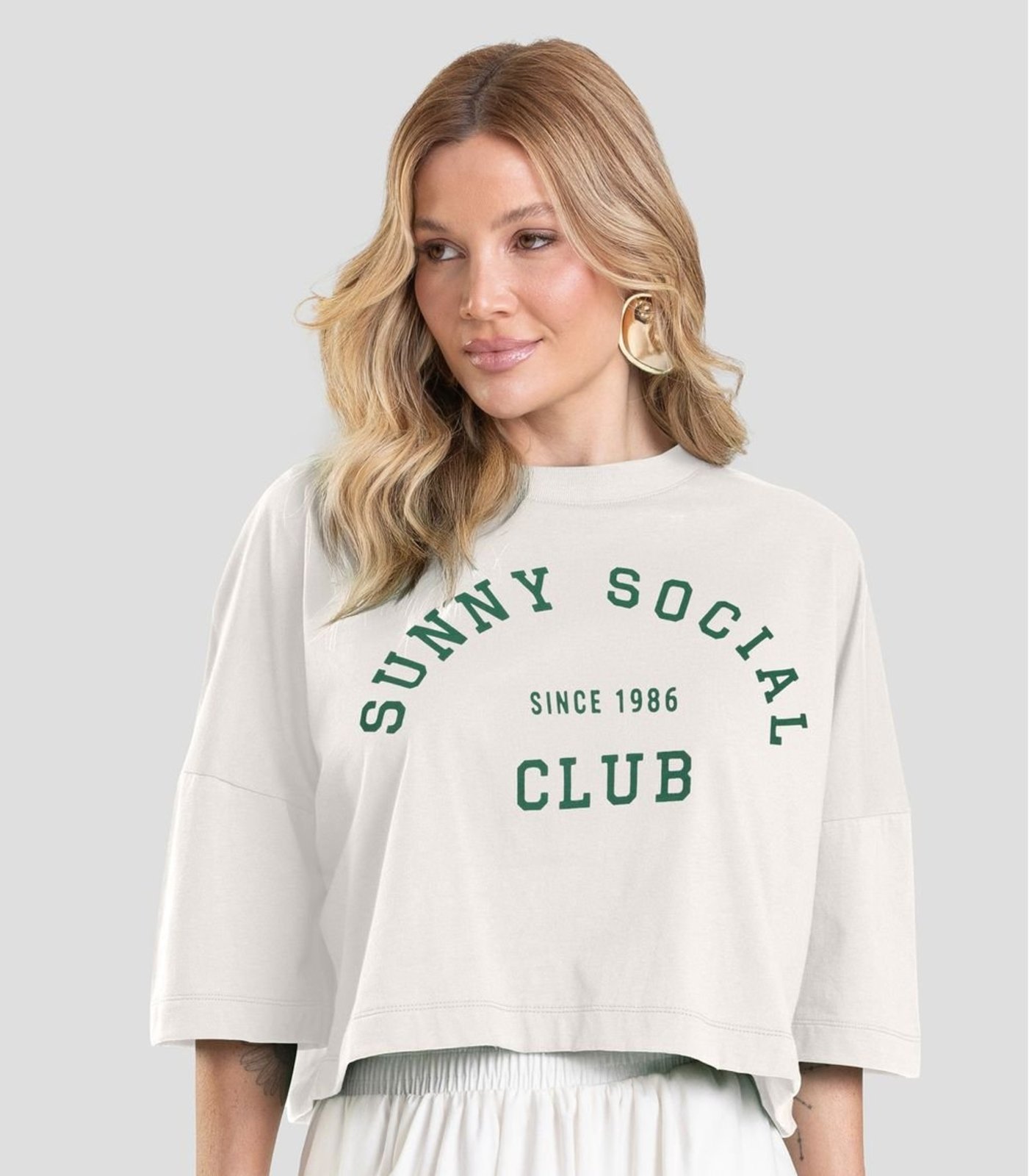 Vista 2 T- Shirt Feminina Cropped Dianna bege Dianna bege