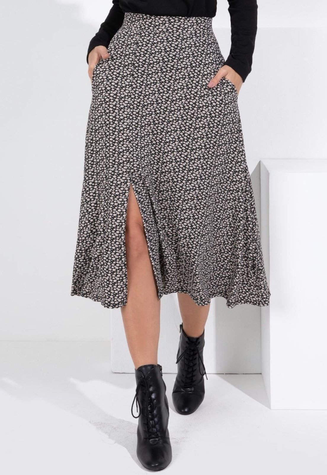 Saia Midi Com Bolsos E Fenda Preto Quintess