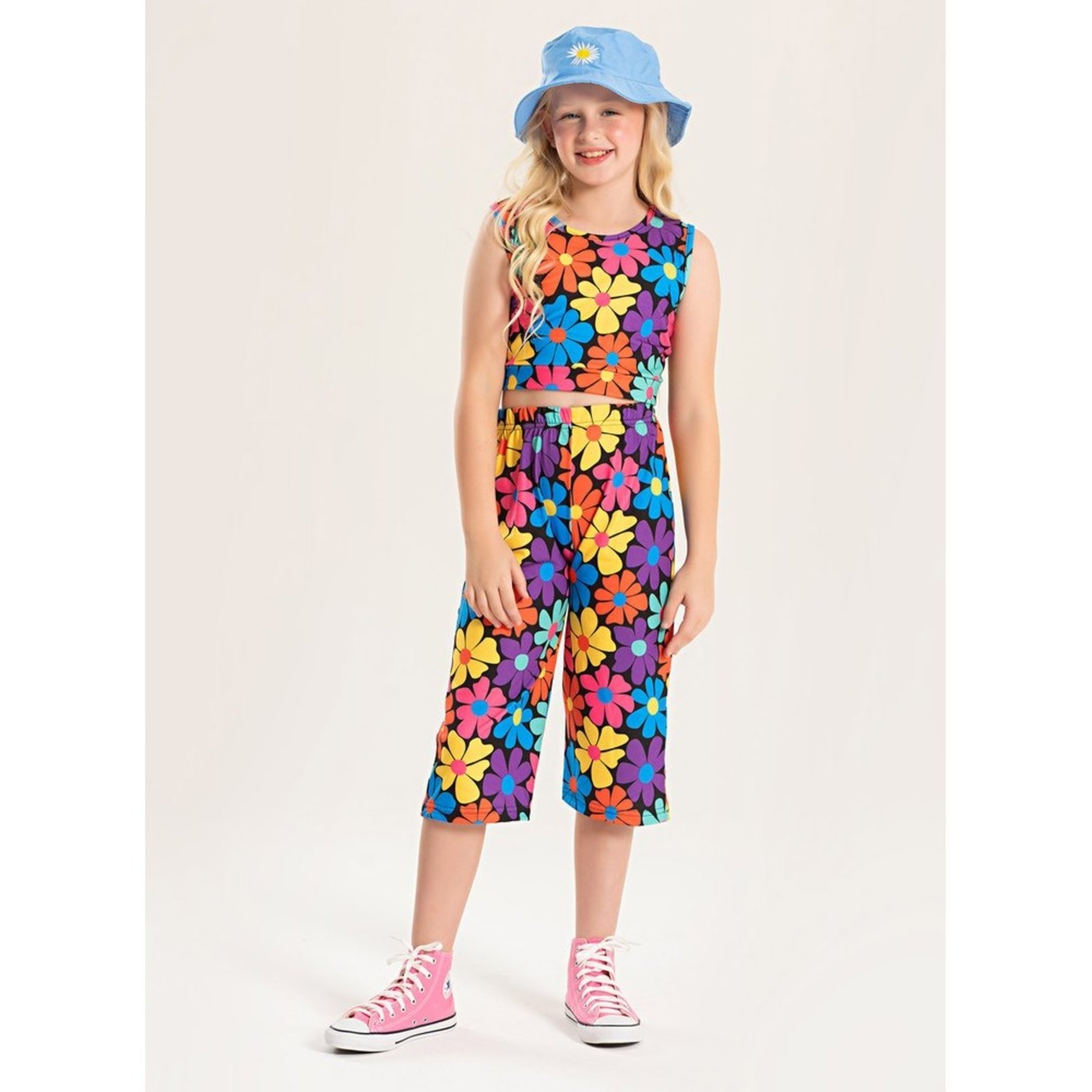 Infantil – Conjunto Molekada Verão Menina Preto Cropped Com Amarração nas Costas e Calça Pantacourt Florido