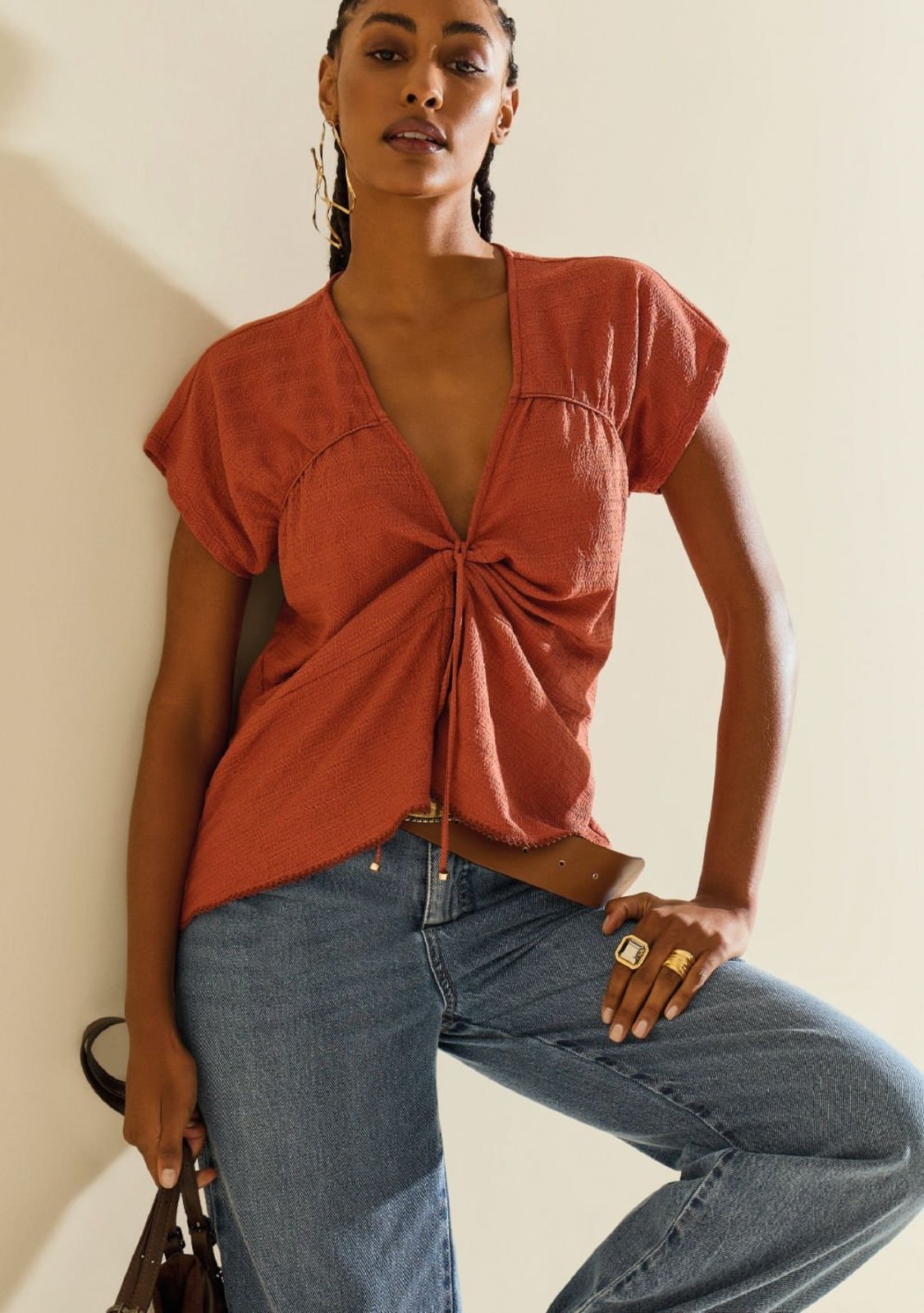 Blusa Morena Rosa Solta Decote V Manga Curta Padrão Marrom