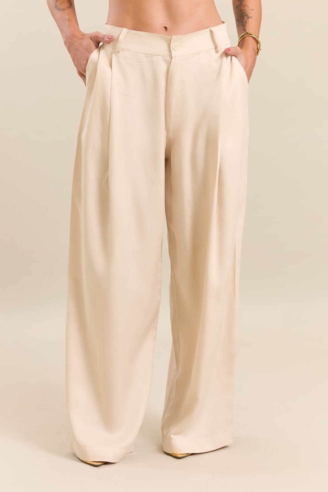 Calça Liocel Feminina Balloon Recortes na Cor Bege Lemier Collection
