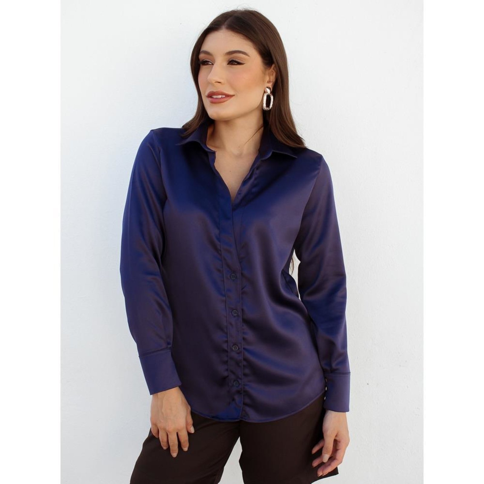 Camisa Feminina Cetim com Decote Modelagem Solta Manga Longa Azul
