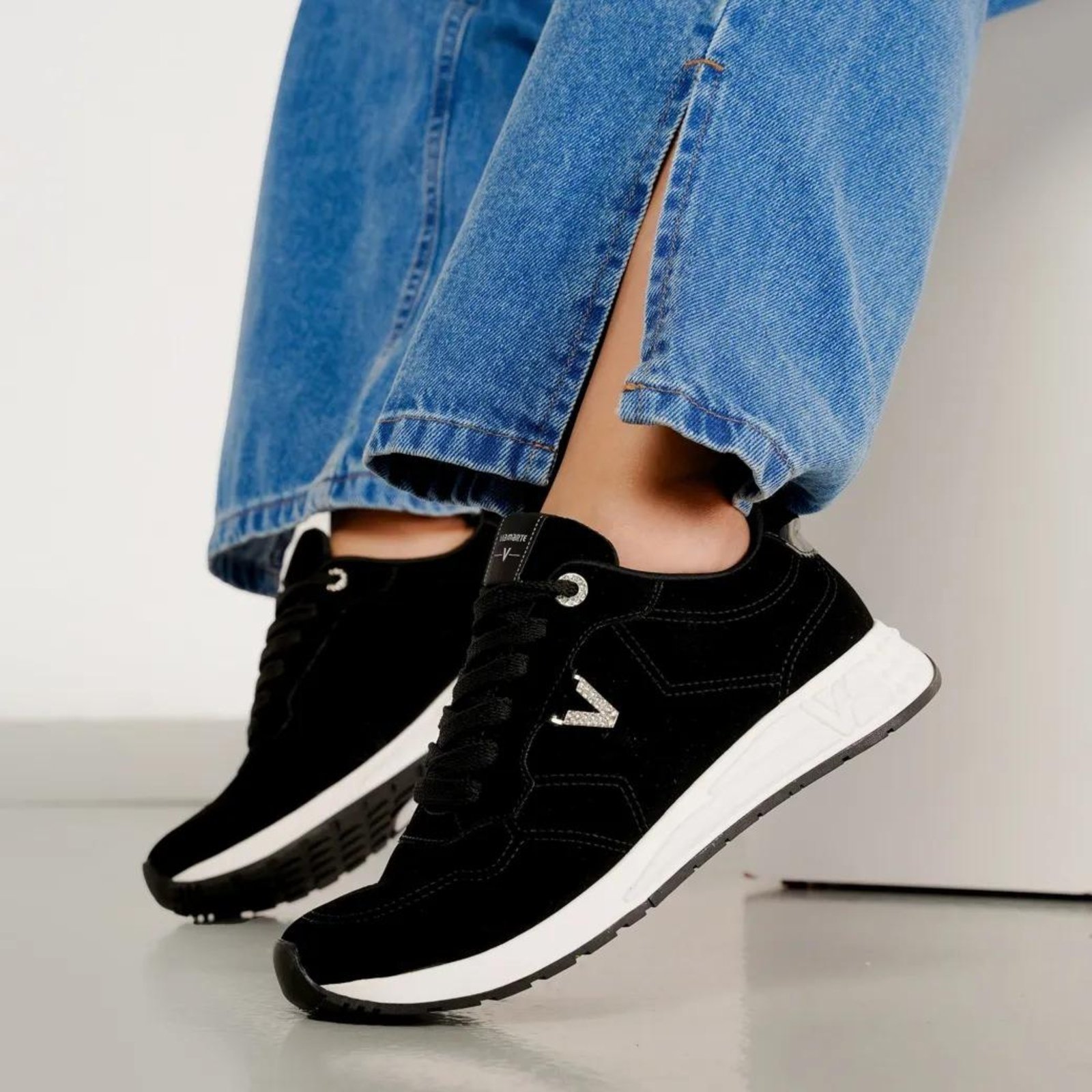 Vista 2 Tênis Via Marte Aplicação Metalizada Feminino preto VIA MARTE preto