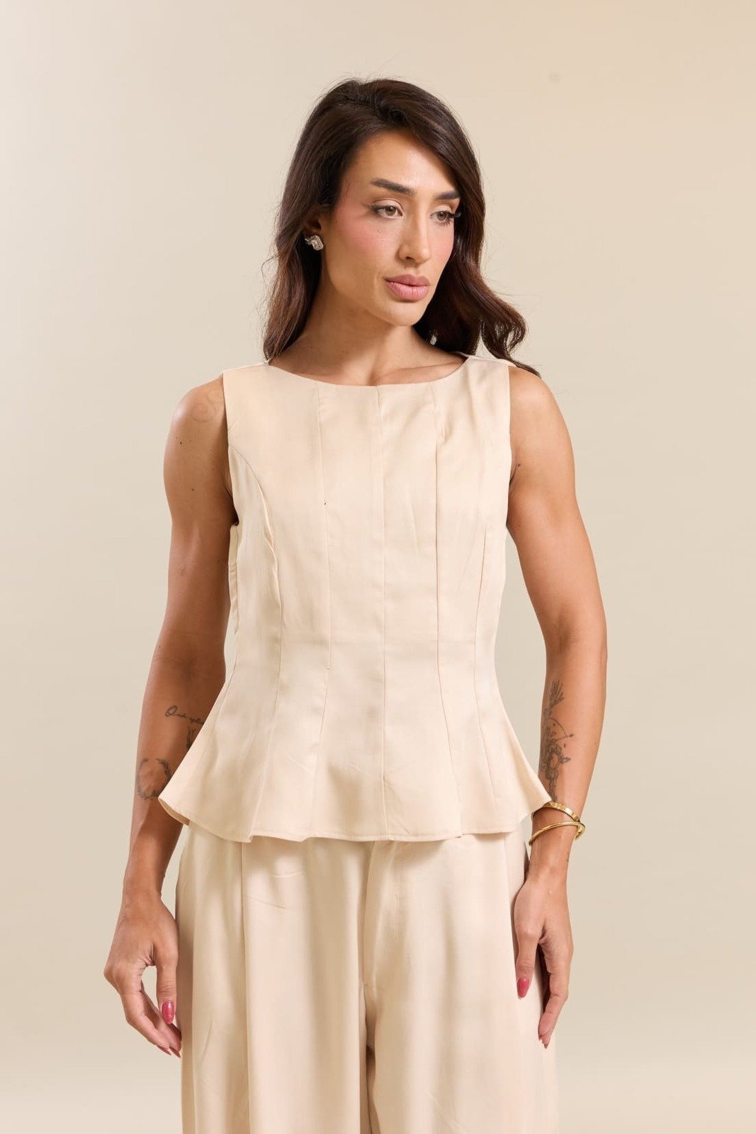 Blusa Regata Feminina Em Liocel Com Recortes na Cor Bege Lemier Collection