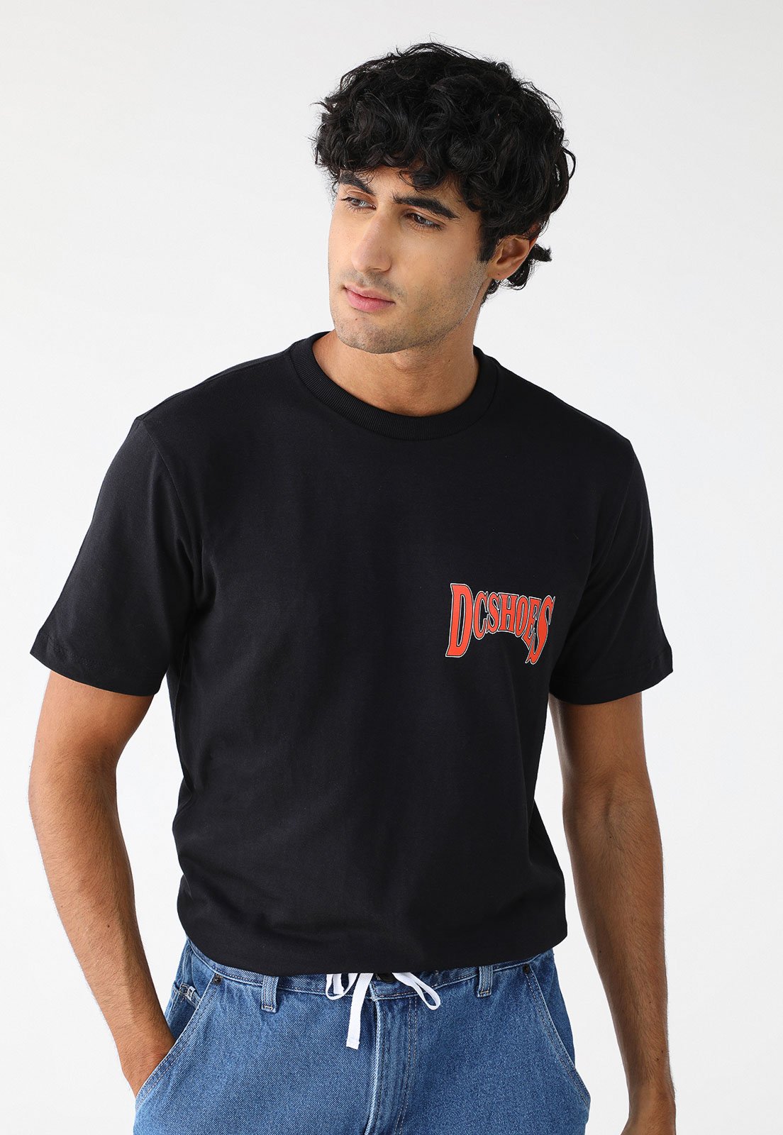 Camiseta DC Shoes Reta Estampa Costas Preta