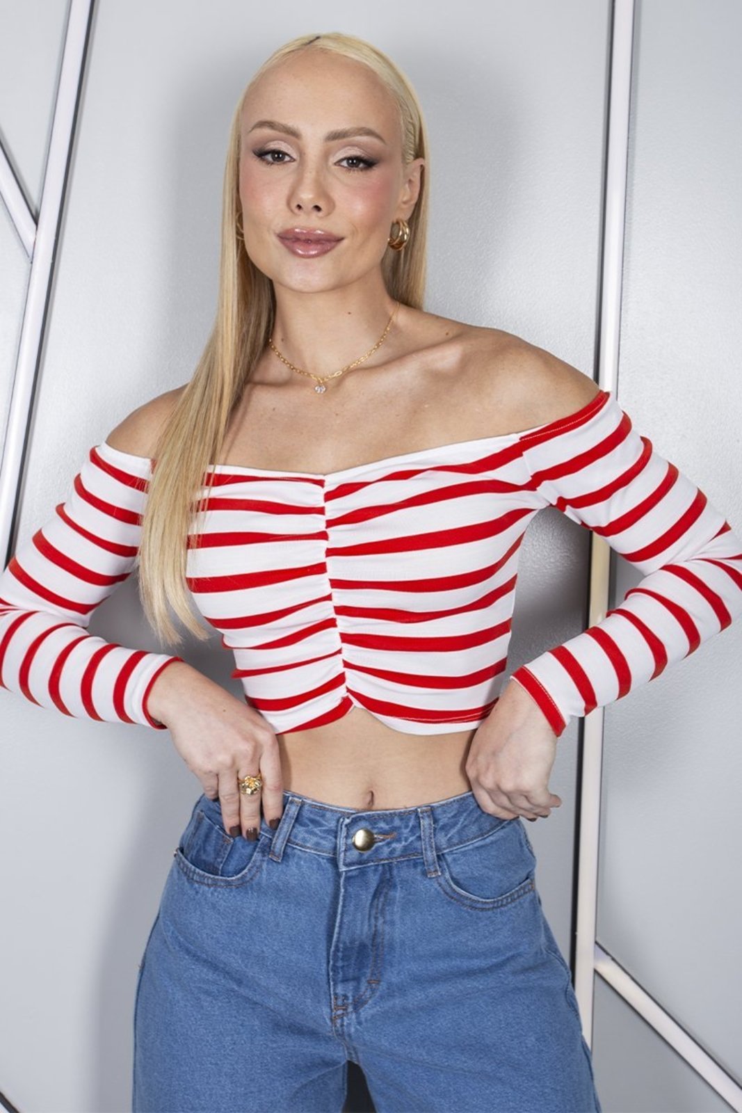 Blusa Feminina Cropped Listrada Transpassada Manga Longa Decote V Modelagem Ajustada