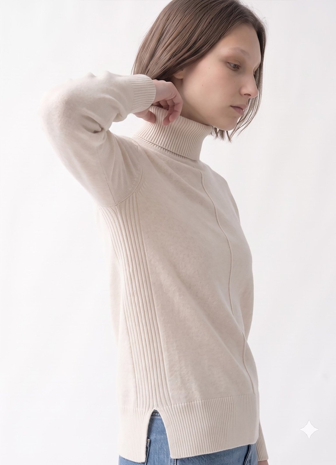 Blusa de Tricot Gola Alta Rolê Off White Solta em Viscose Modal Sob