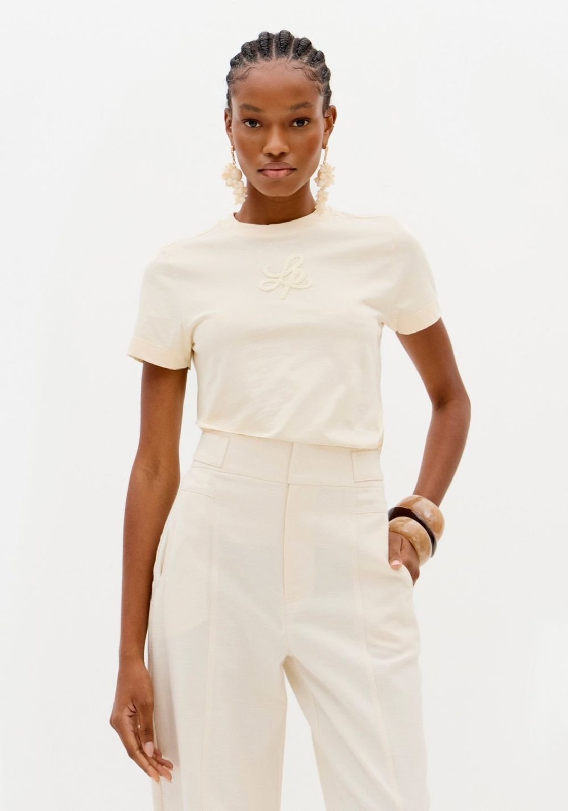 T-shirt Baby Look Com Bordado LP Lança Perfume