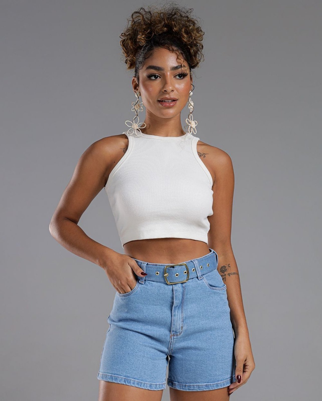 Shorts Jeans Mom Feminino Cintura Alta com Cinto 23980 Média Consciência