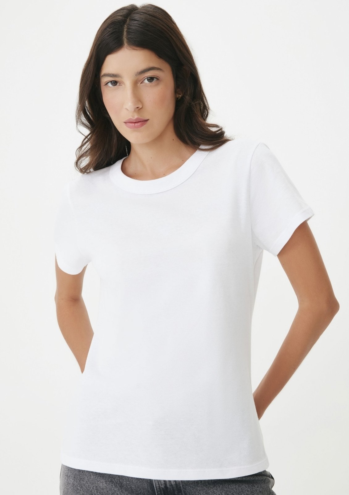 Vista 3 Kit Com 5 Camisetas Femininas Básicas Hering branco Hering branco
