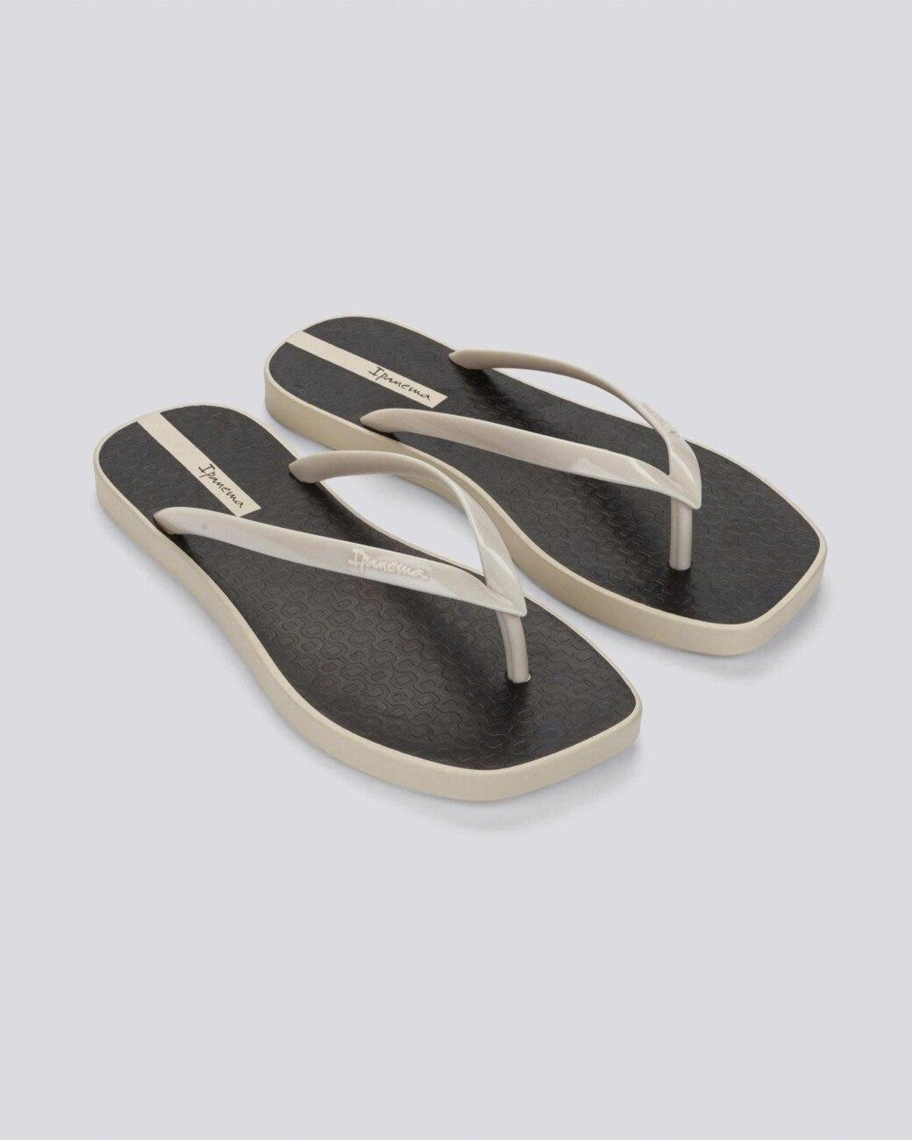 Chinelo Dedo Feminino Ipanema Edge Joy Bege