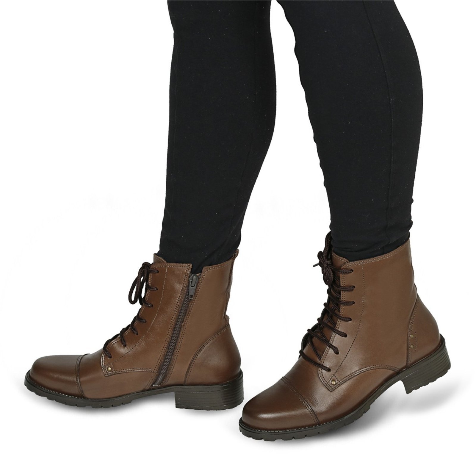 Bota feminina coturno salto baixo Flor d´couro couro Marrom Café 4854
