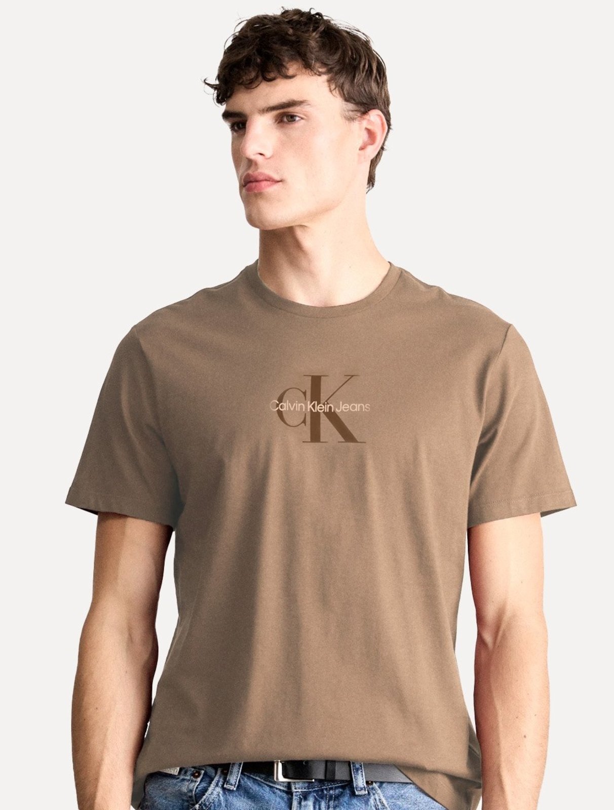 Camiseta Calvin Klein Jeans Masculina New Logo Re Issue Marrom