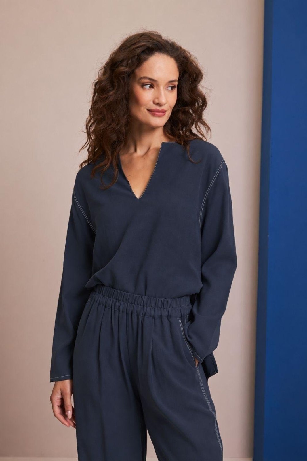 Blusa Com Detalhe Em Pespontos Contrastantes Carlota Costa Azul