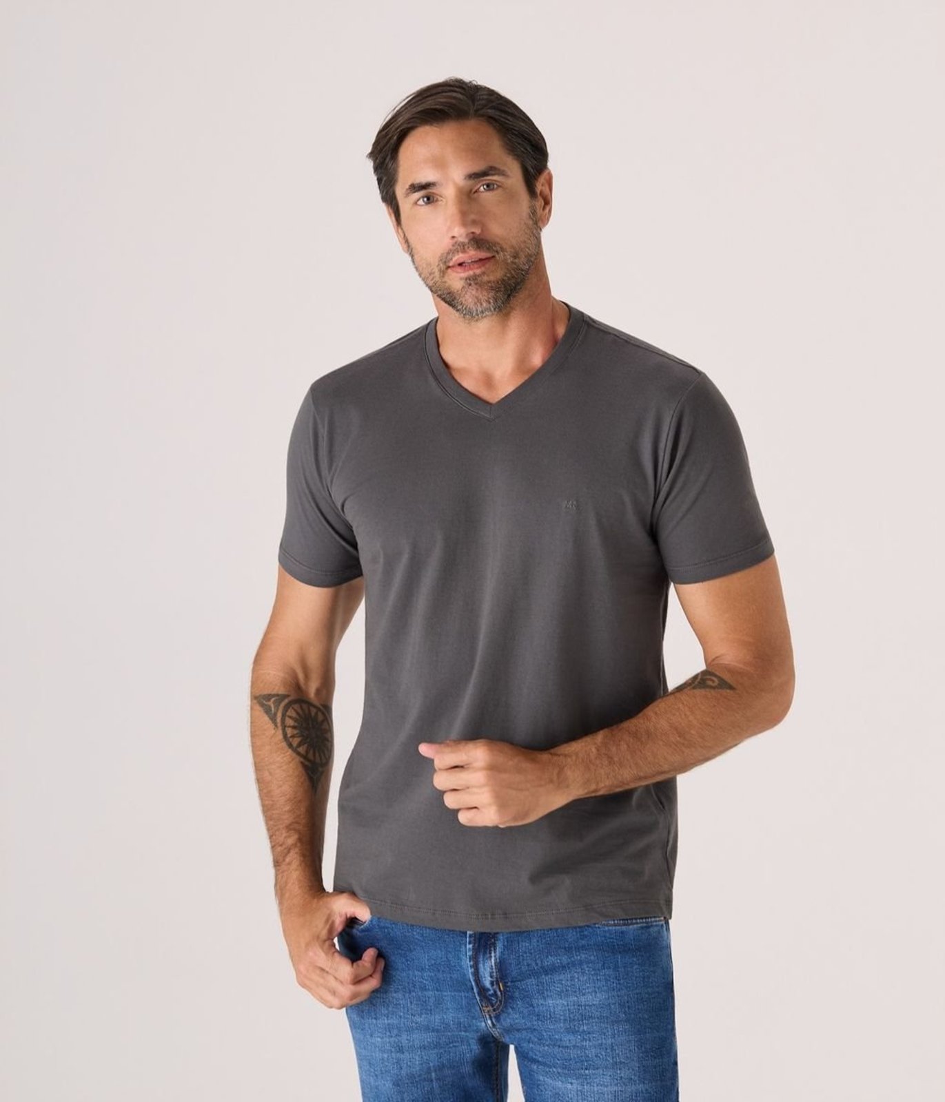 Camiseta Makenji Basica Manga Curta Decote V Masculina Cinza Grafite